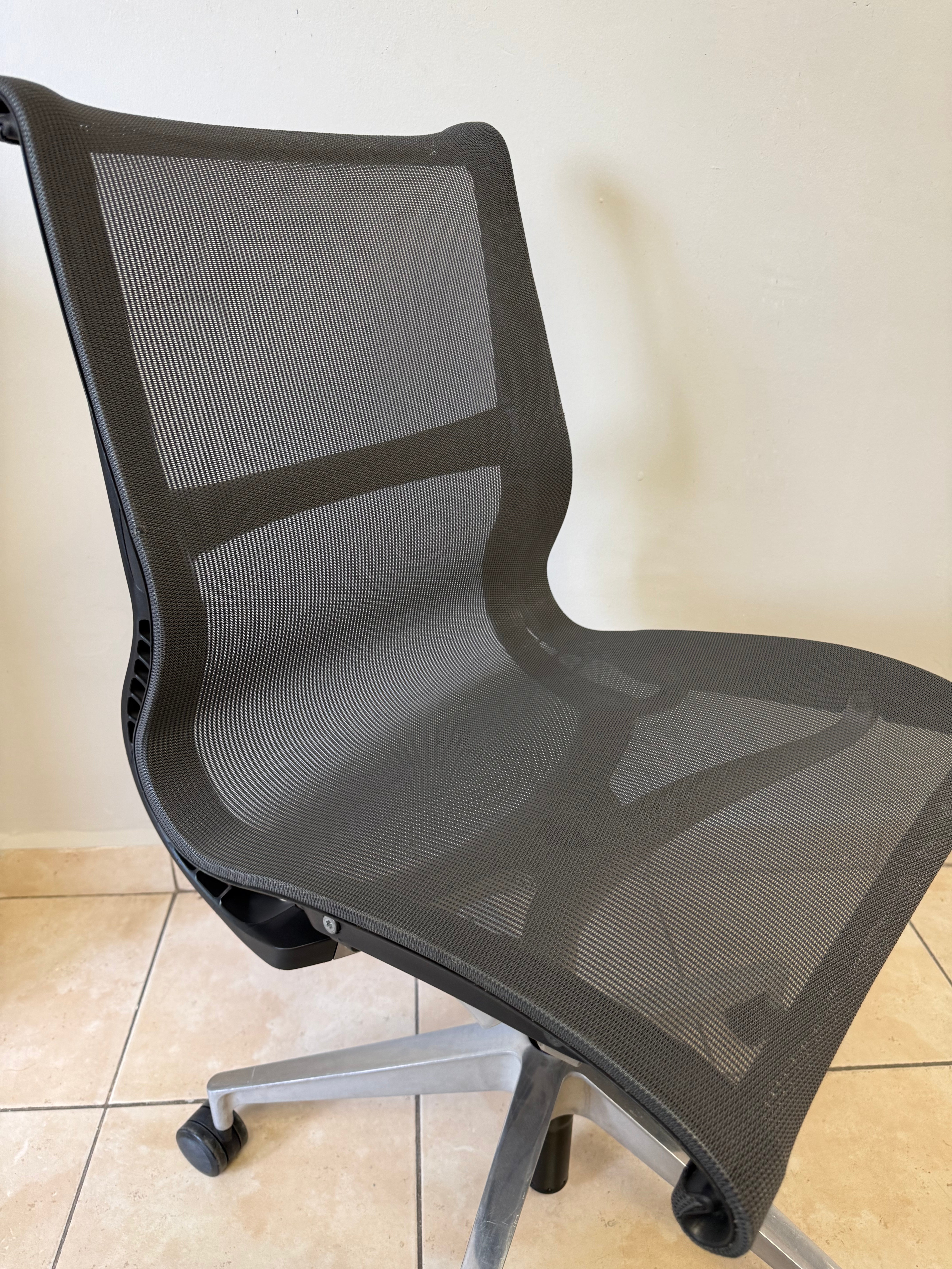 Silla Herman Miller Setu Gris Cromo Sin Brazos - Preowned