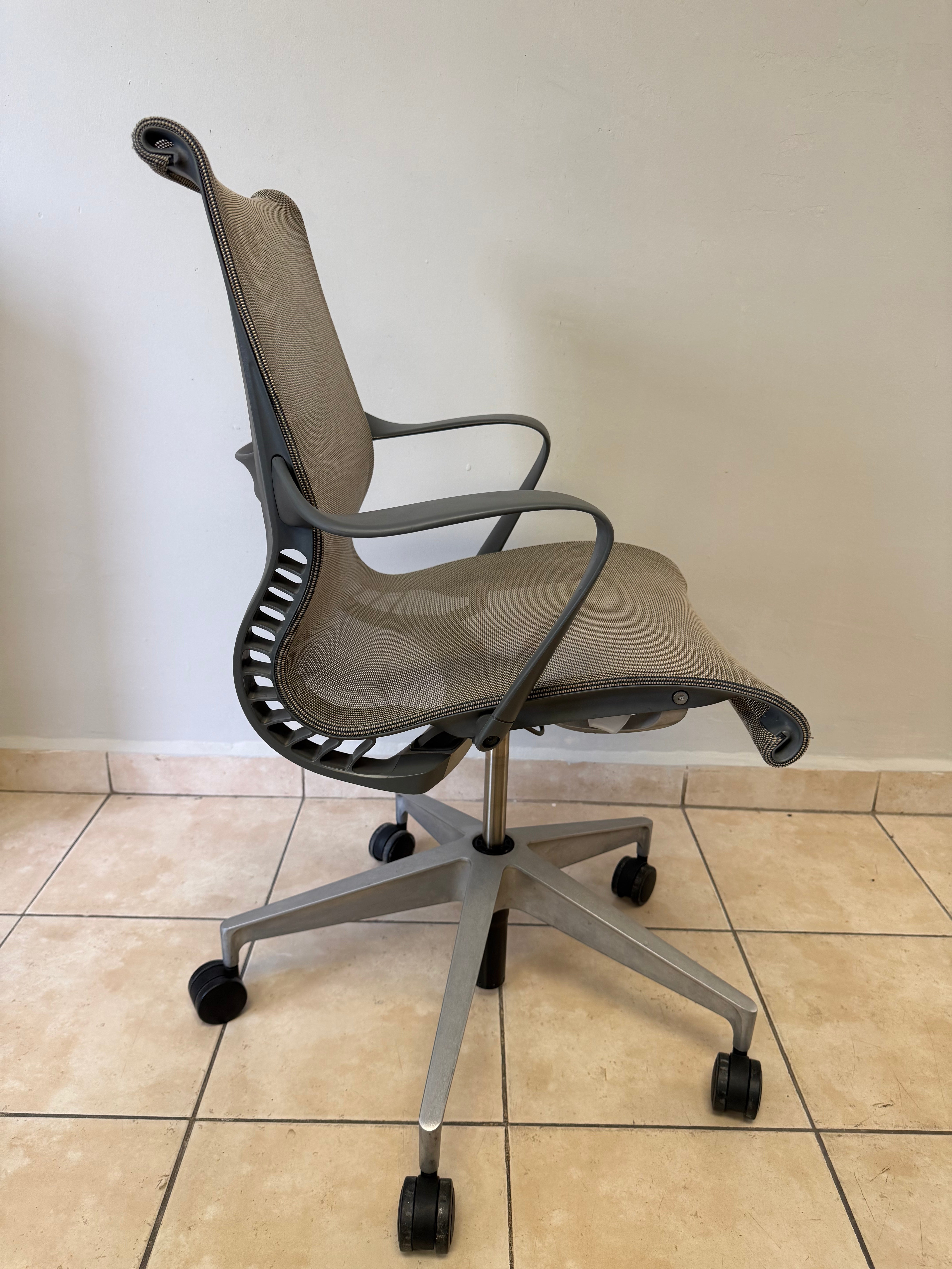 Silla Herman Miller Setu Gris Claro - Preowned