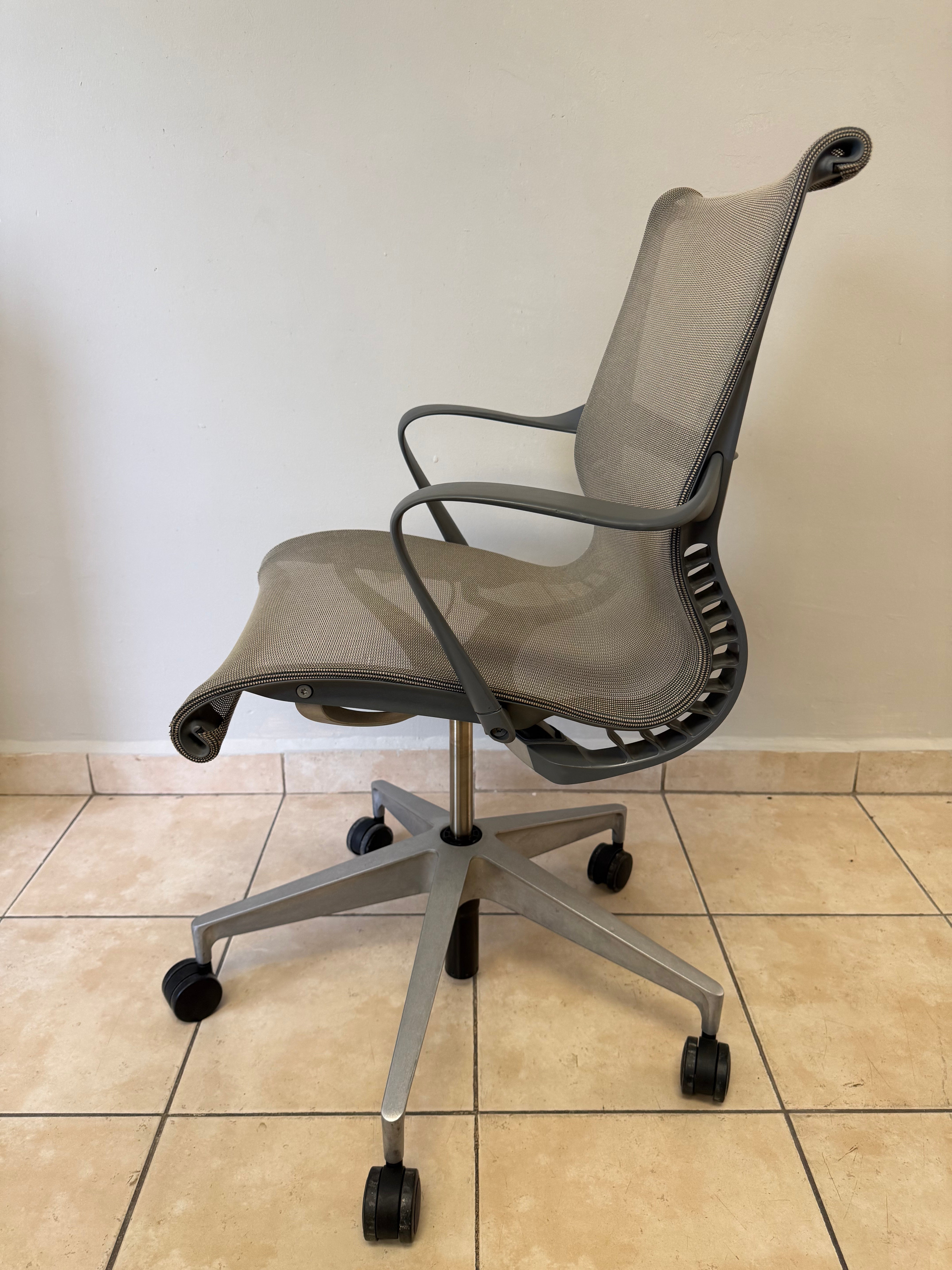 Silla Herman Miller Setu Gris Claro - Preowned