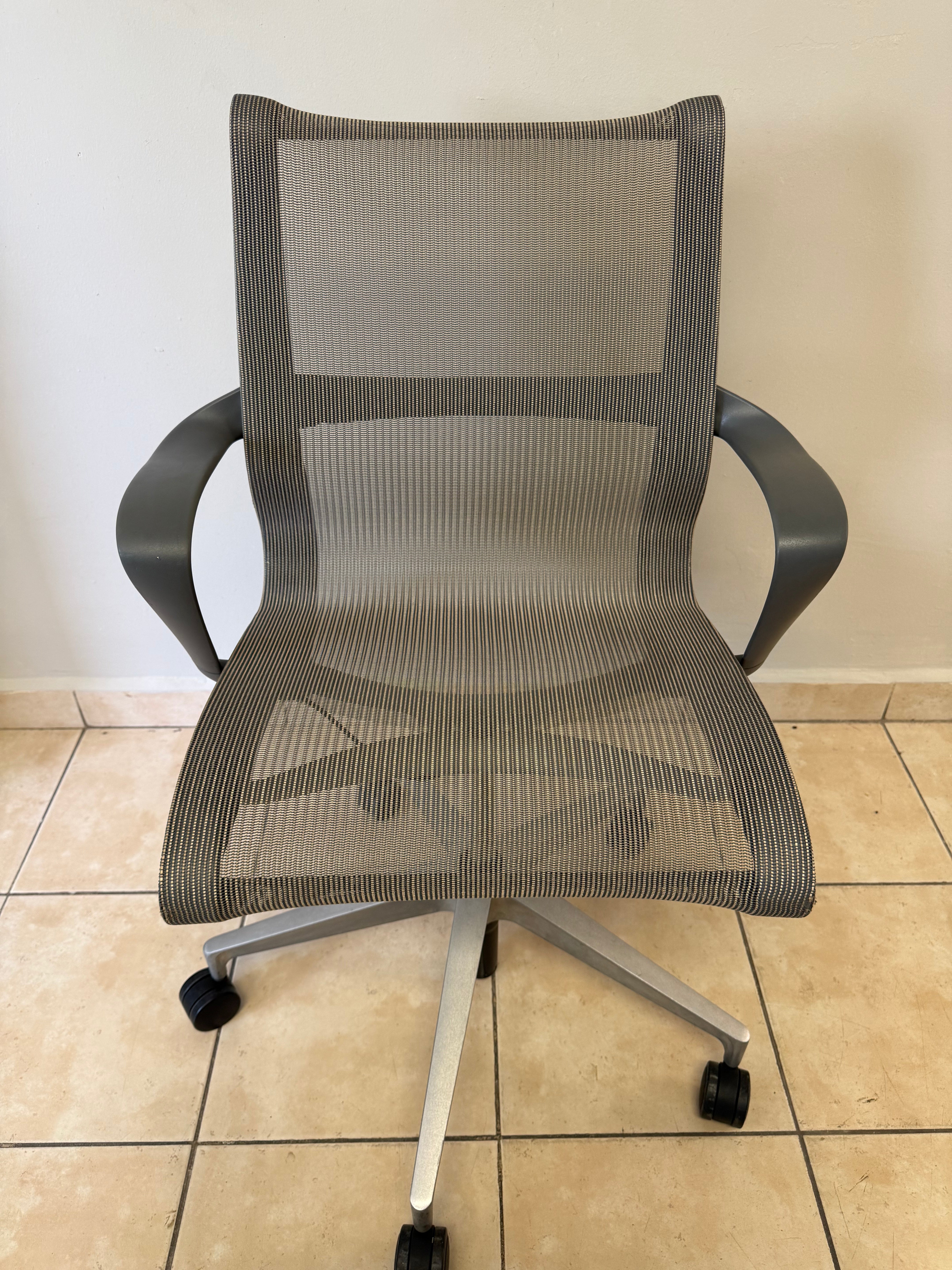 Silla Herman Miller Setu Gris Claro - Preowned