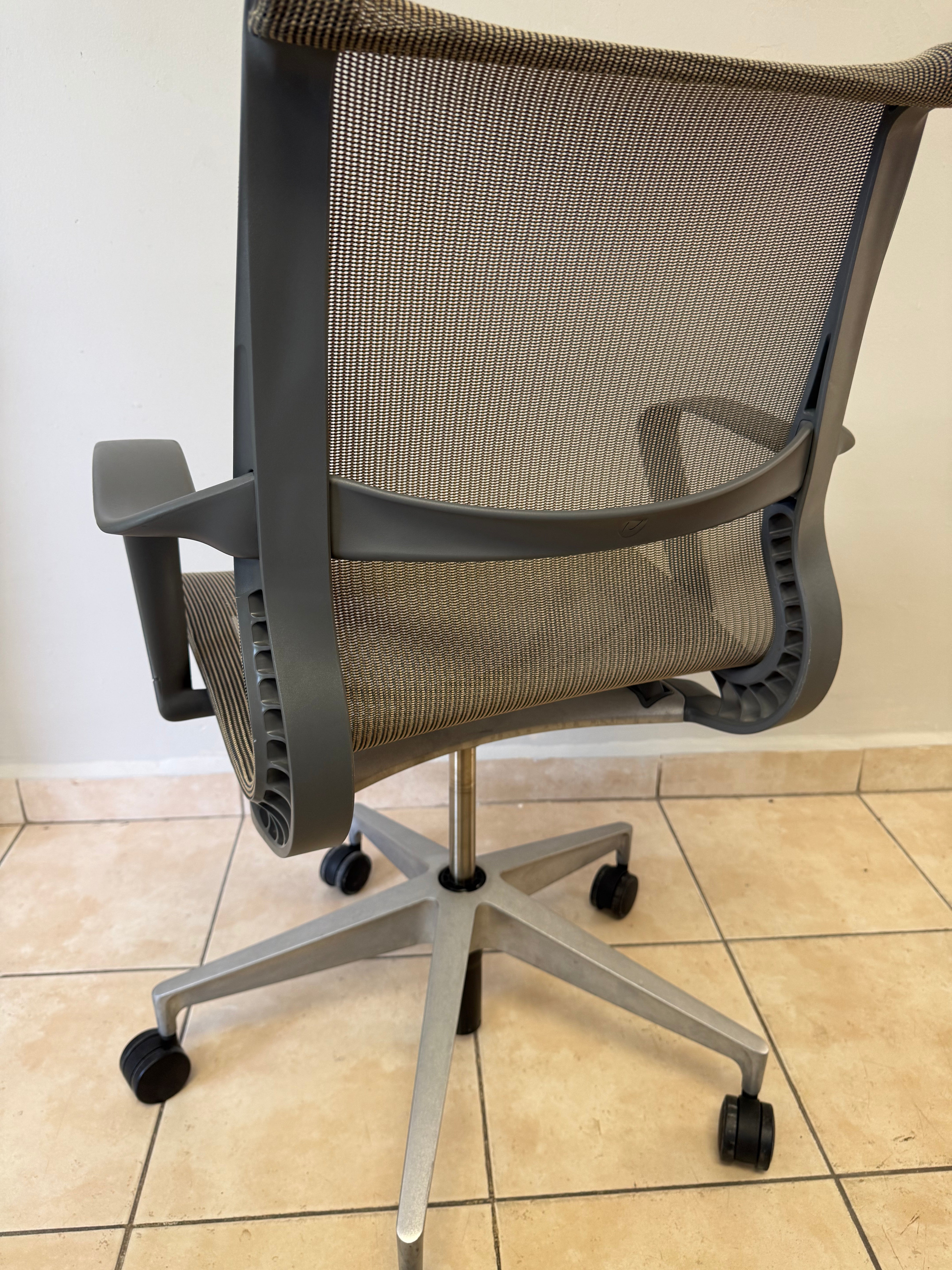 Silla Herman Miller Setu Gris Claro - Preowned