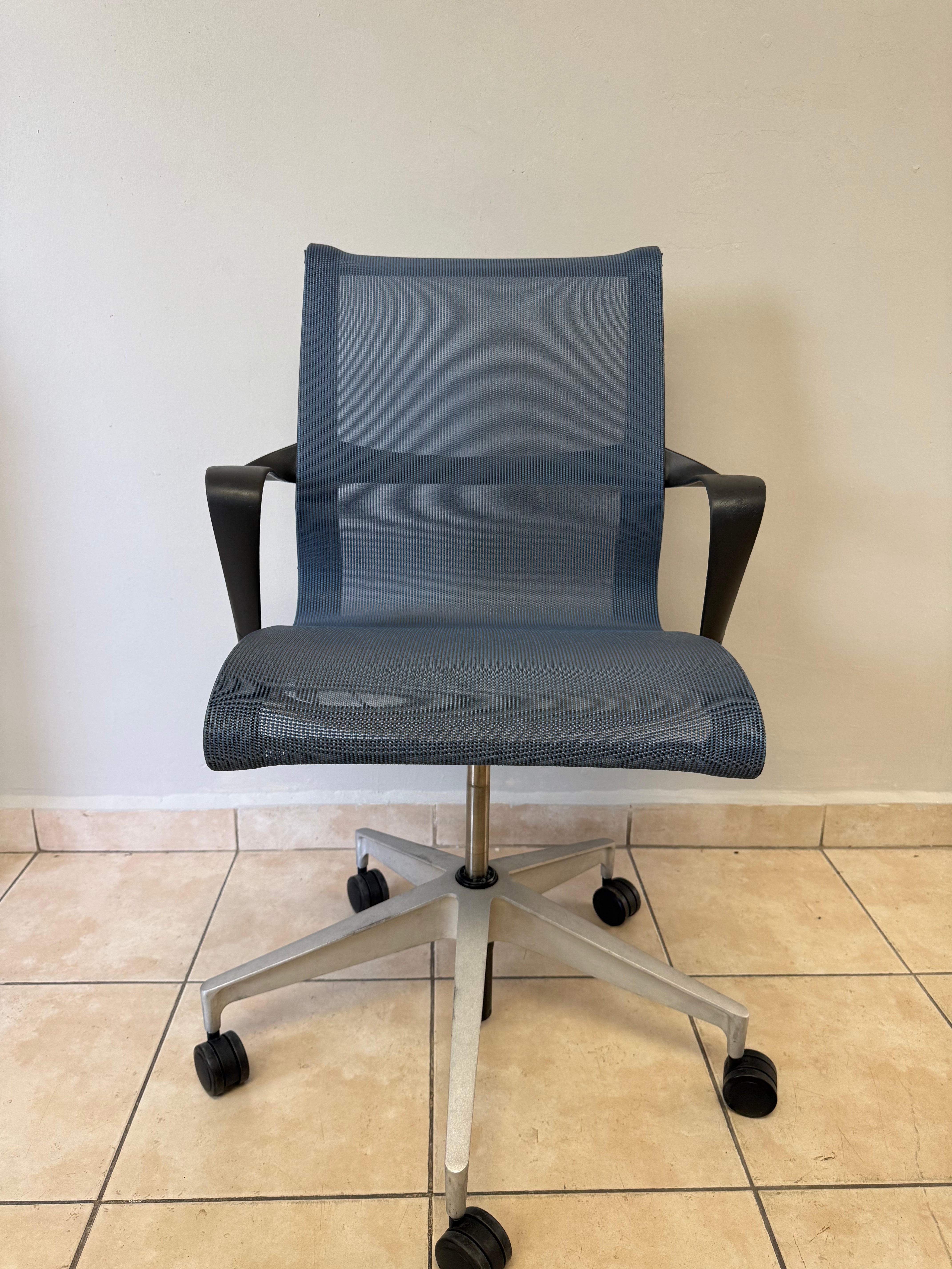 Silla Herman Miller Setu Azul - Preowned