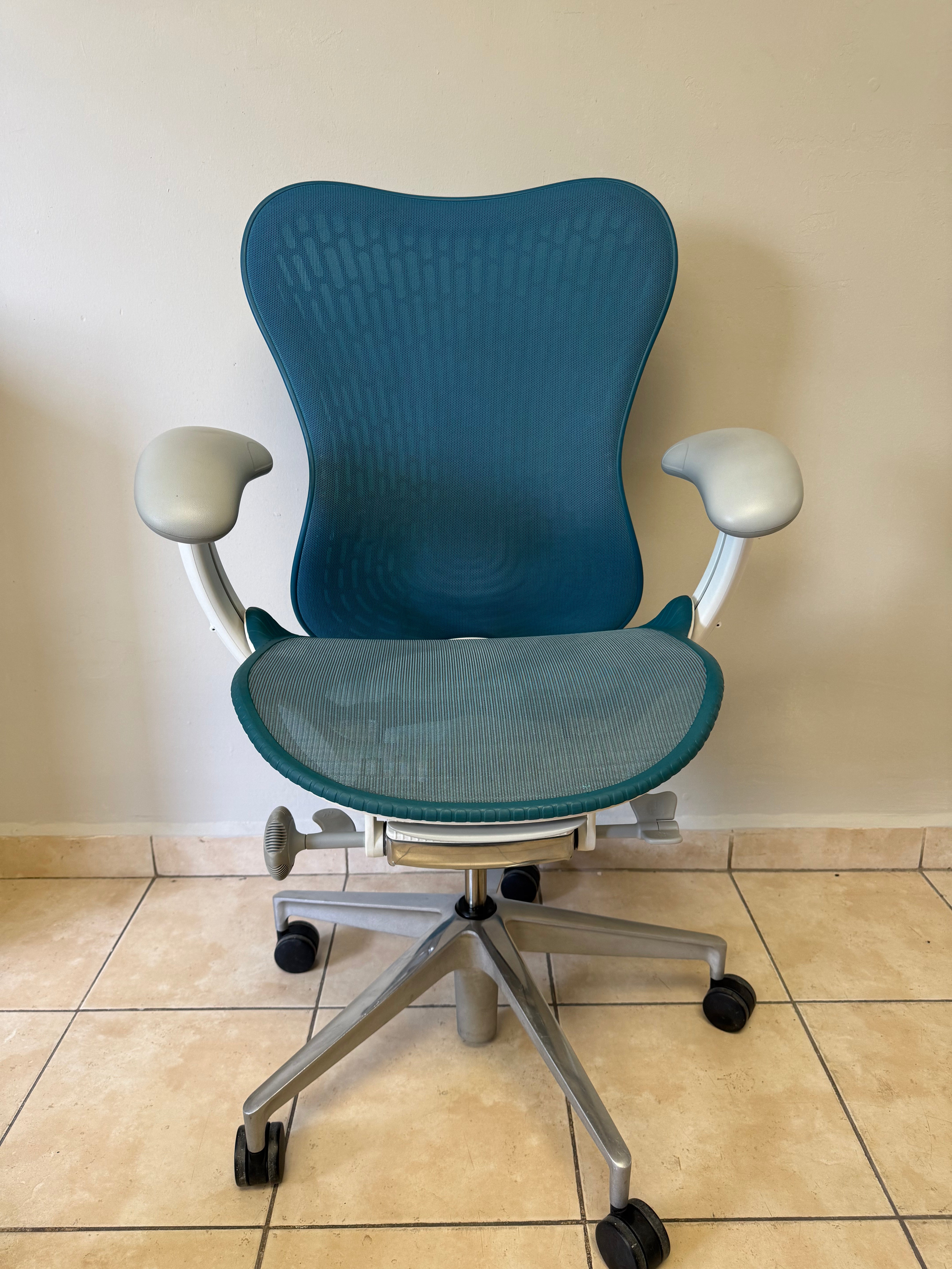 Silla Mirra 2 Butterfly Equipada Herman Miller - Preowned