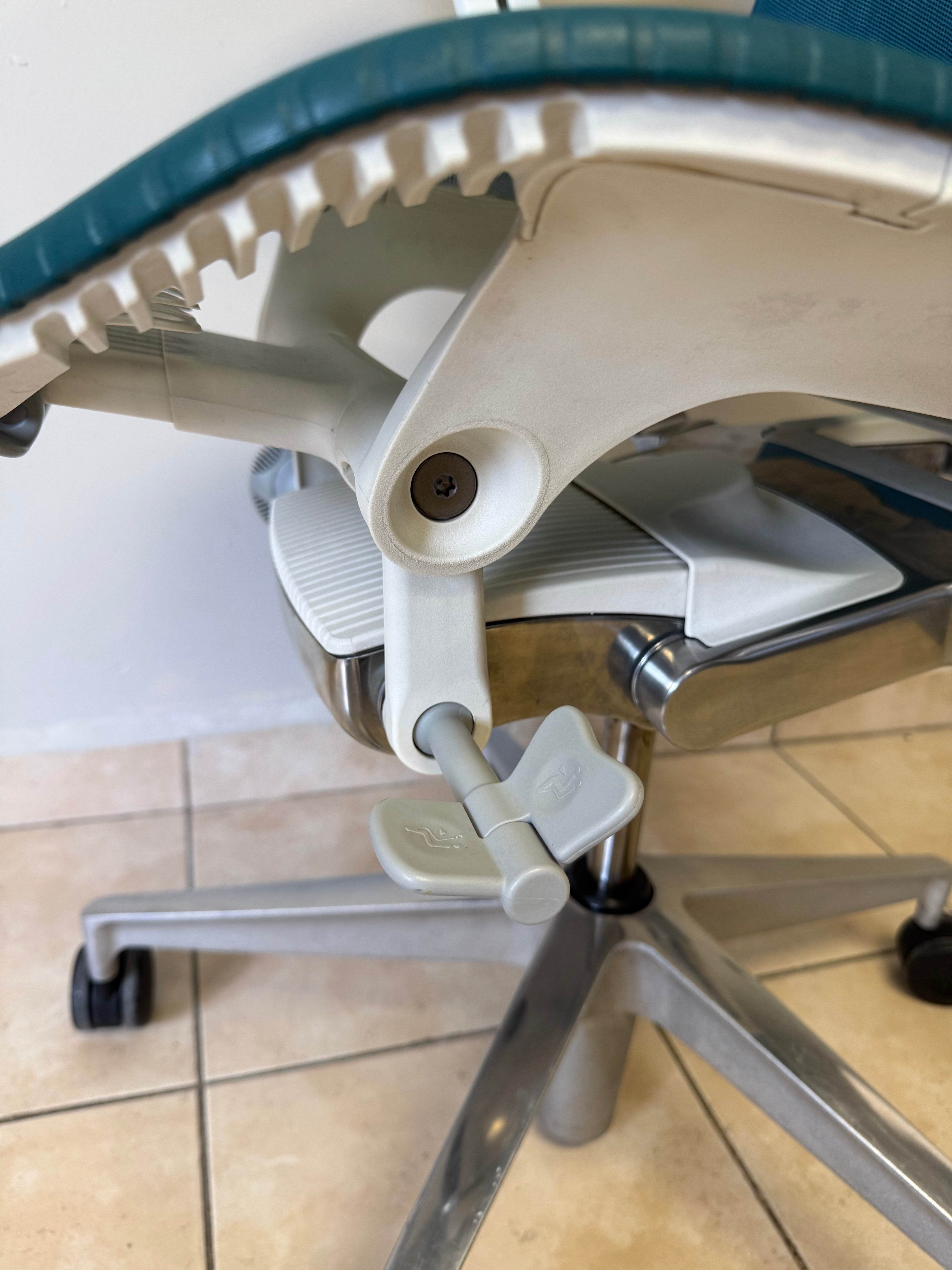 Silla Mirra 2 Butterfly Equipada Herman Miller - Preowned