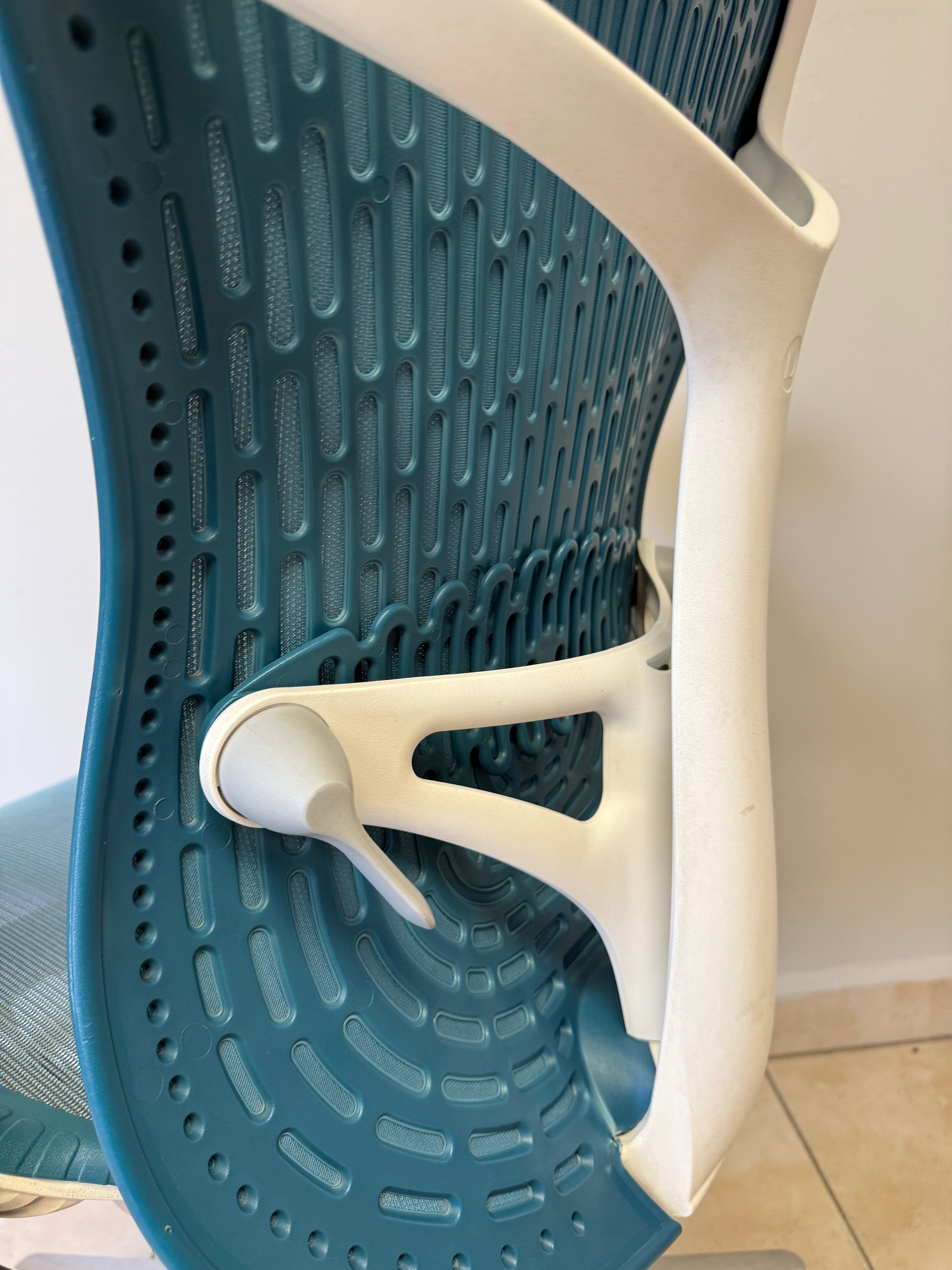 Silla Mirra 2 Butterfly Equipada Herman Miller - Preowned