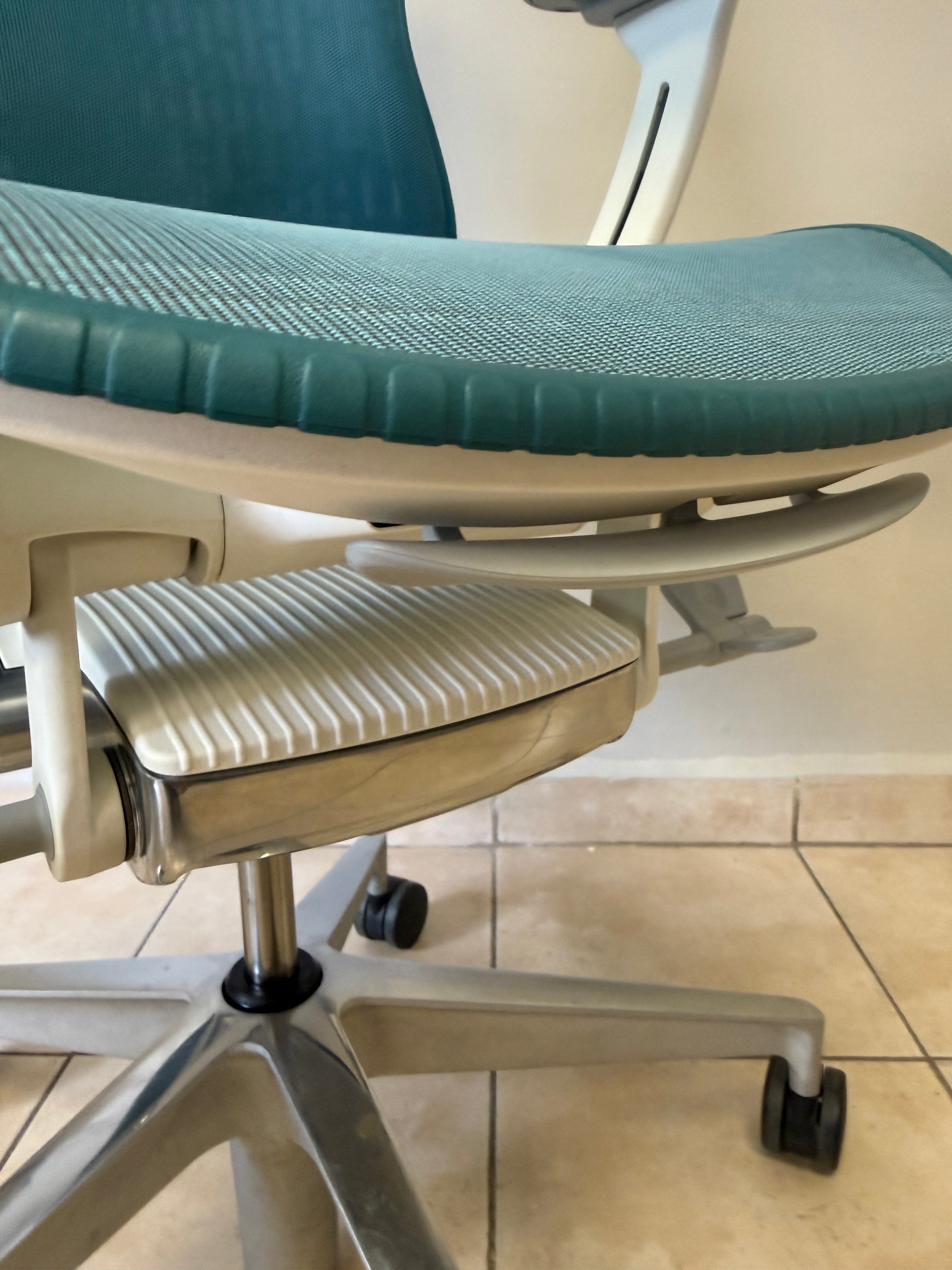 Silla Mirra 2 Butterfly Equipada Herman Miller - Preowned
