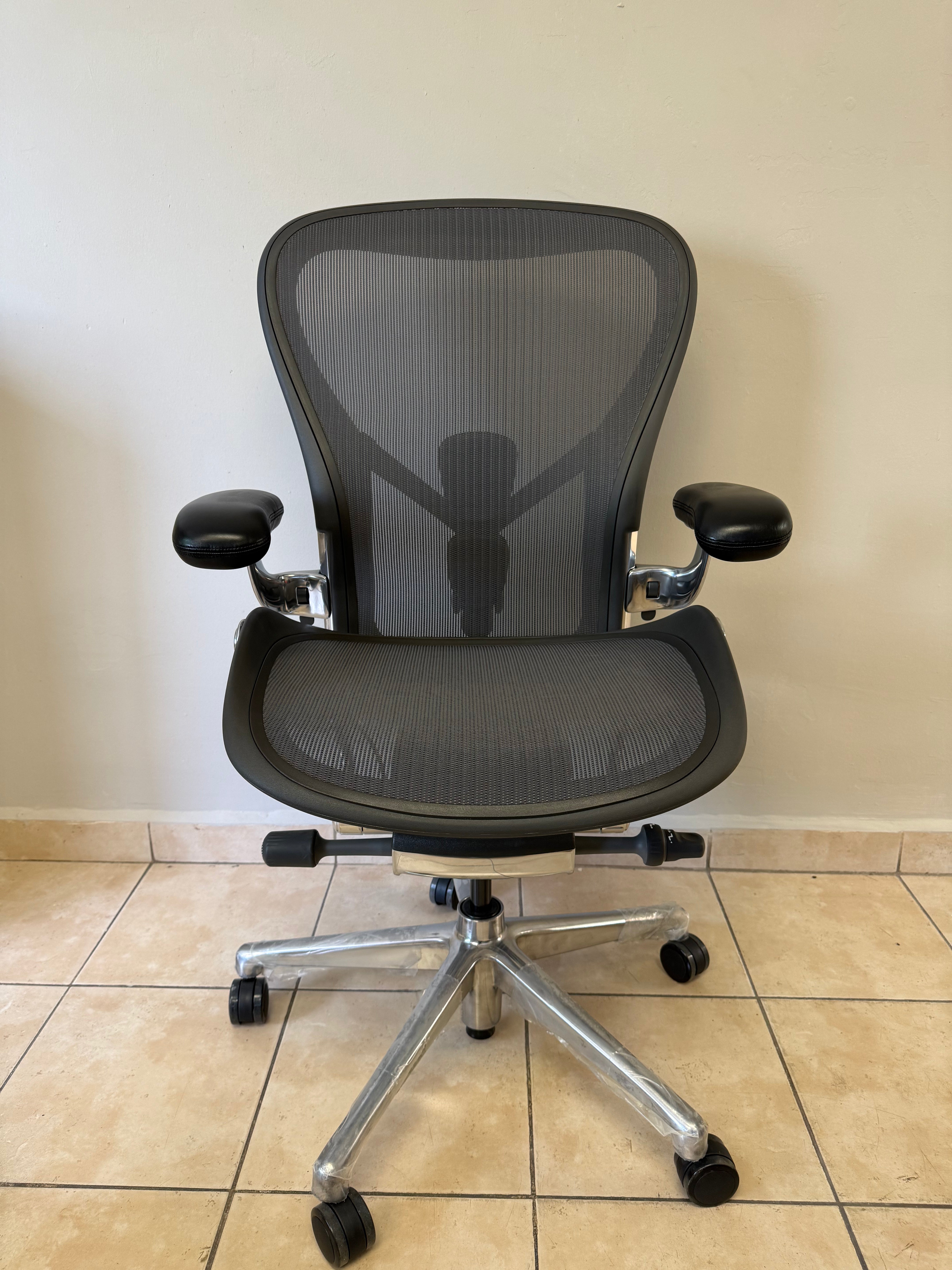 Silla Aeron Herman Miller Posture Fit Talla B Cromo Brazos 3D