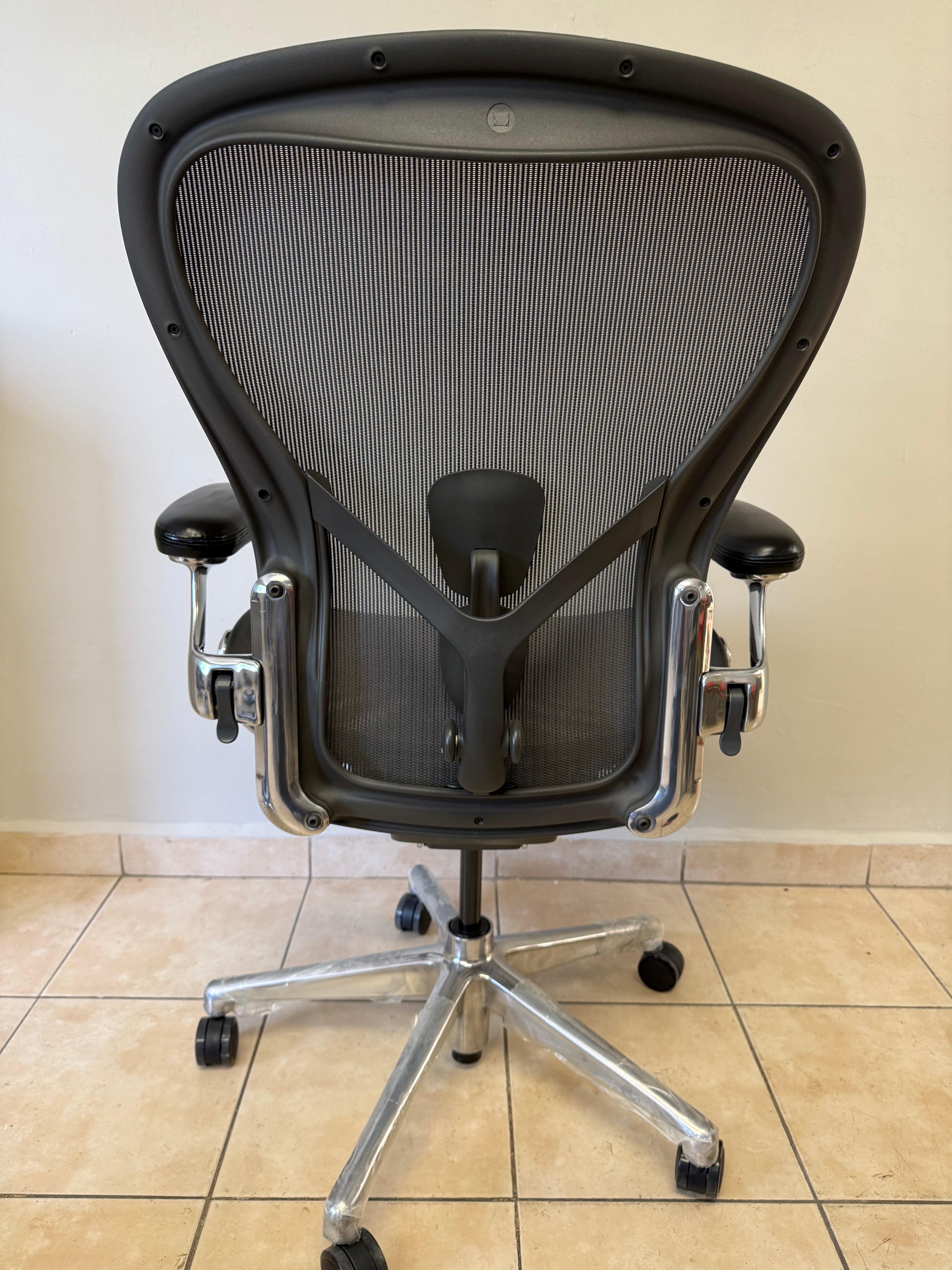 Silla Aeron Herman Miller Posture Fit Talla B Cromo Brazos 3D