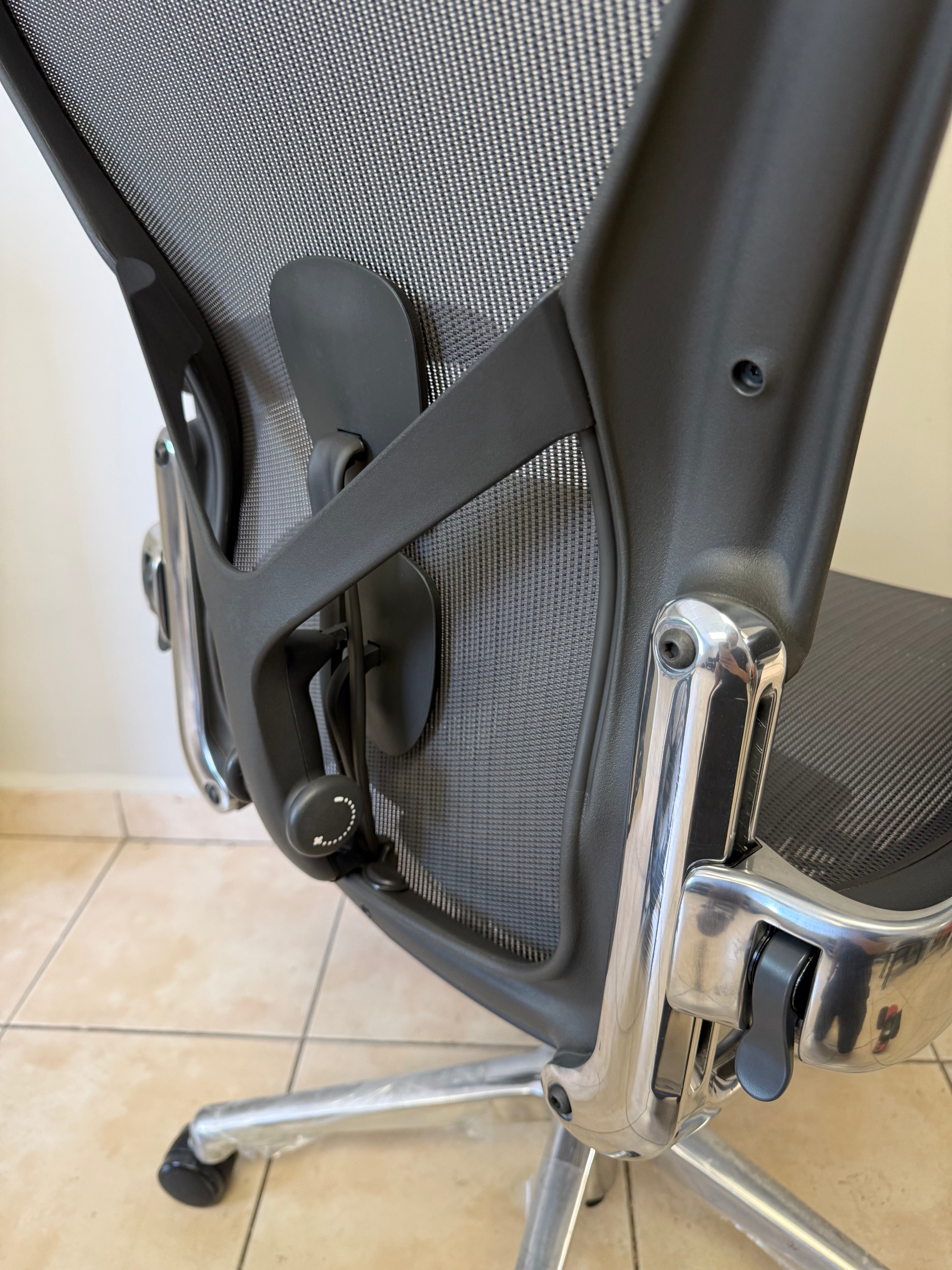 Silla Aeron Herman Miller Posture Fit Talla B Cromo Brazos 3D