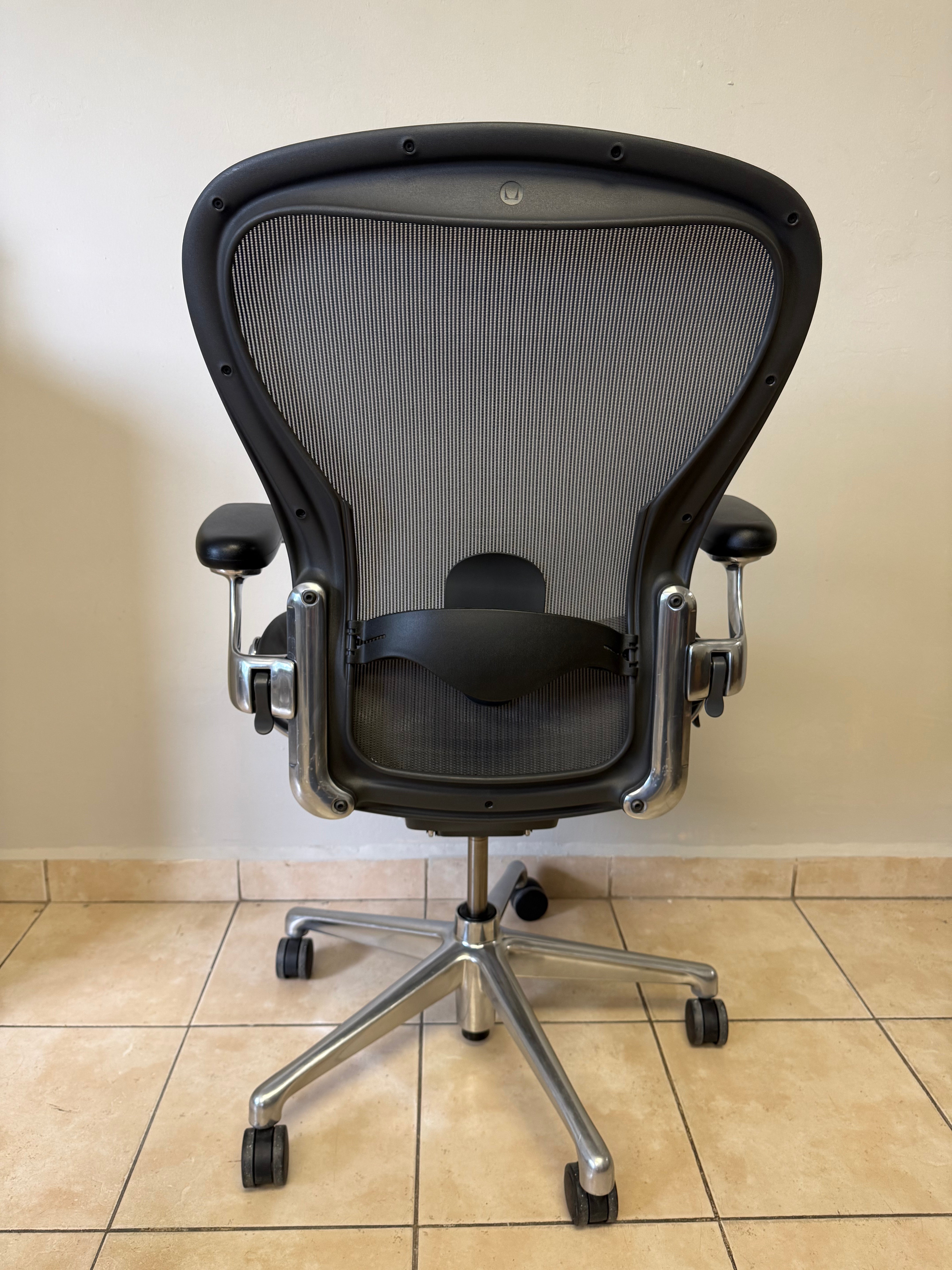 Silla Aeron Herman Miller Remastered Cromo Talla C - Preowned
