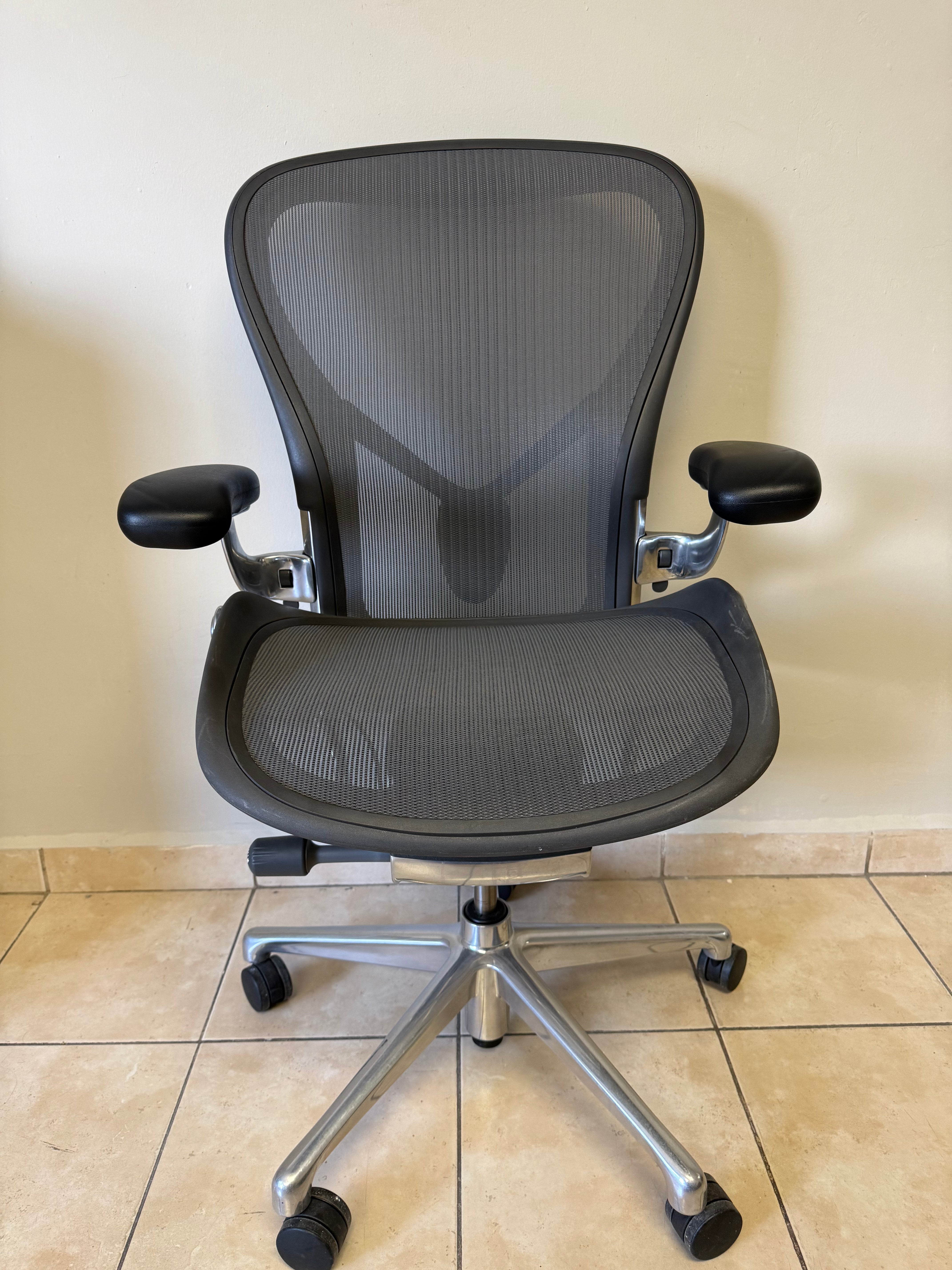 Silla Aeron Herman Miller Y Cromo Talla C - Con Daño