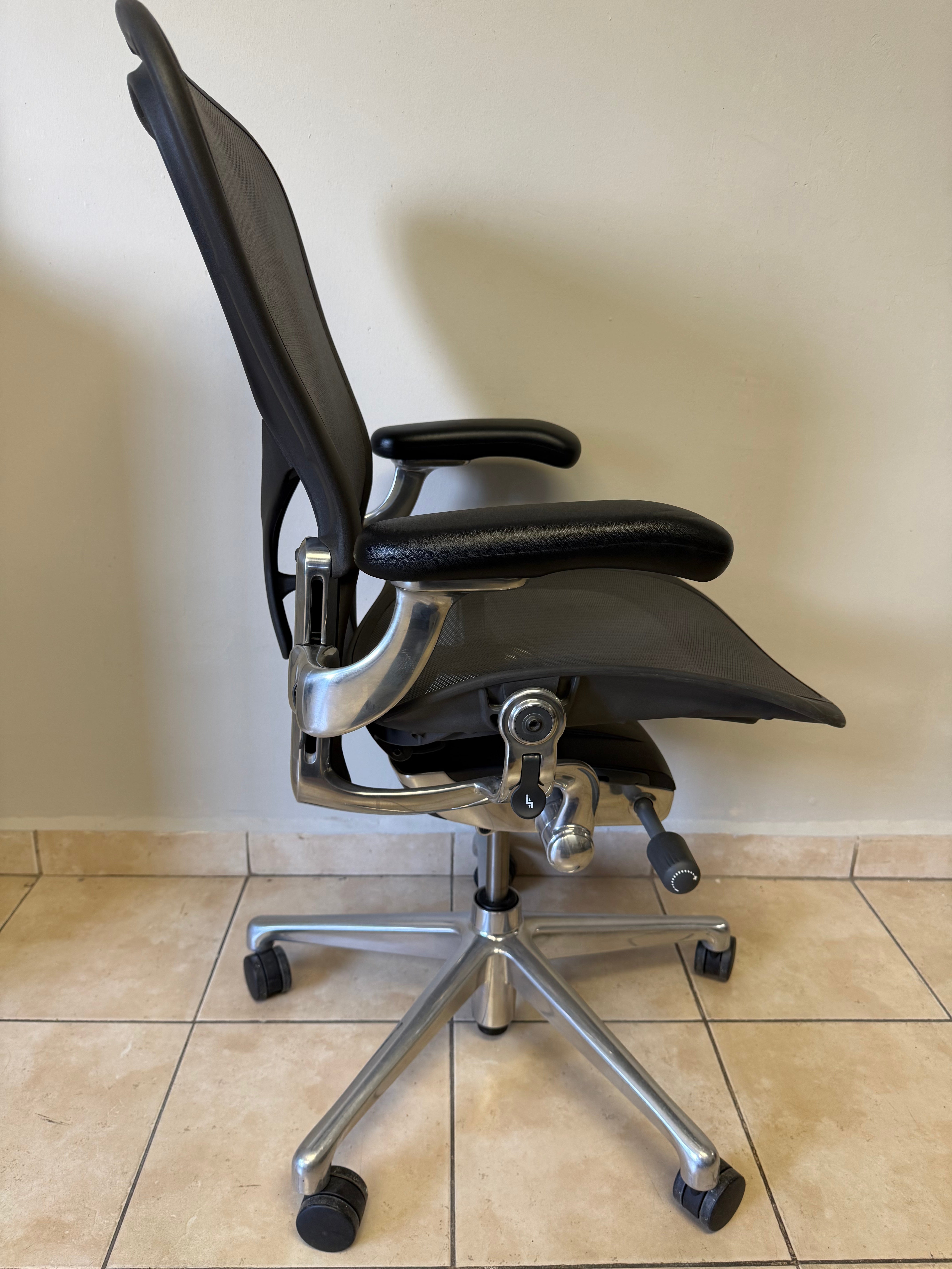 Silla Aeron Herman Miller Y Cromo Talla C - Con Daño