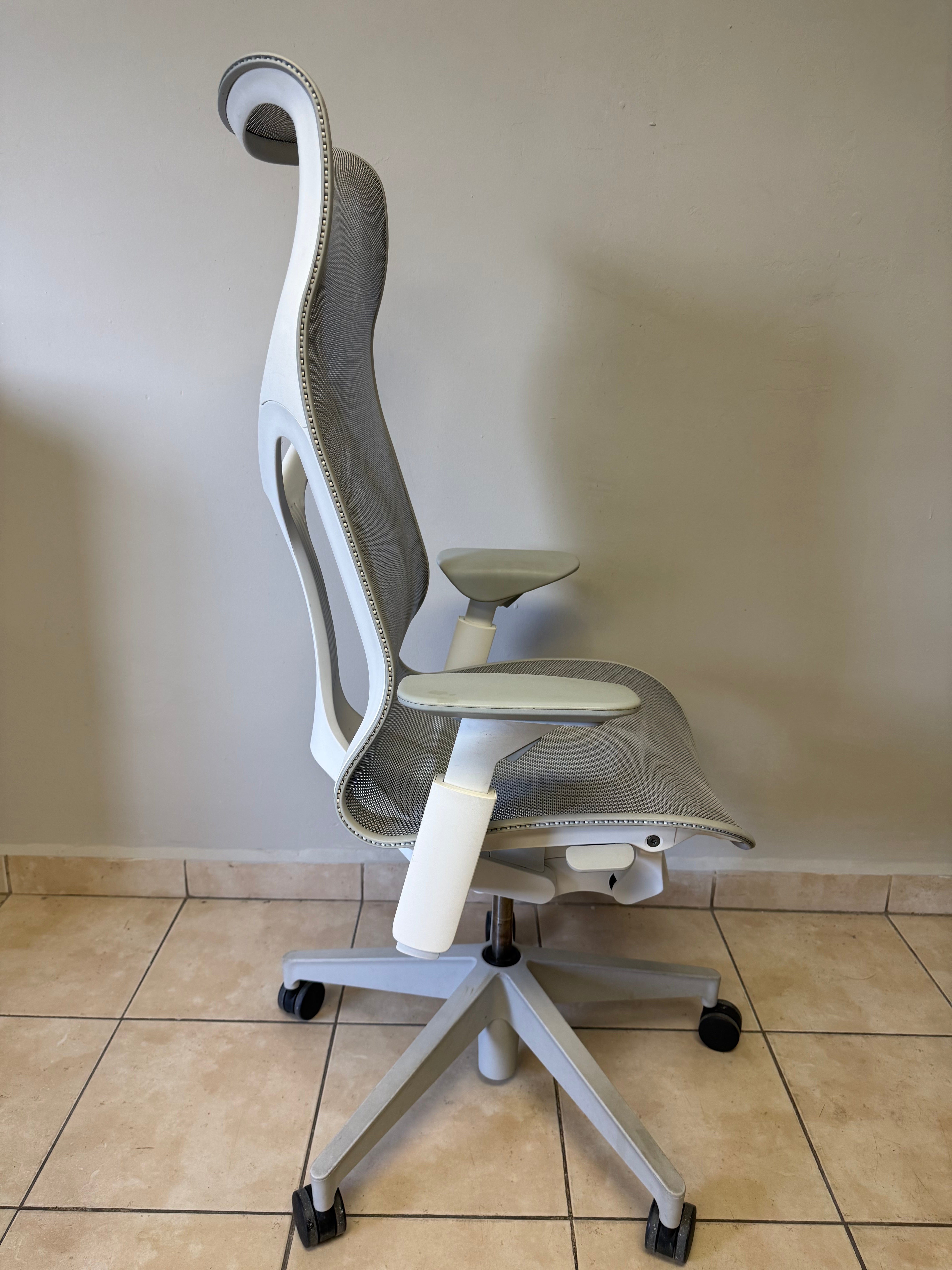 Silla Herman Miller Cosm Alta Blanca - Preowned