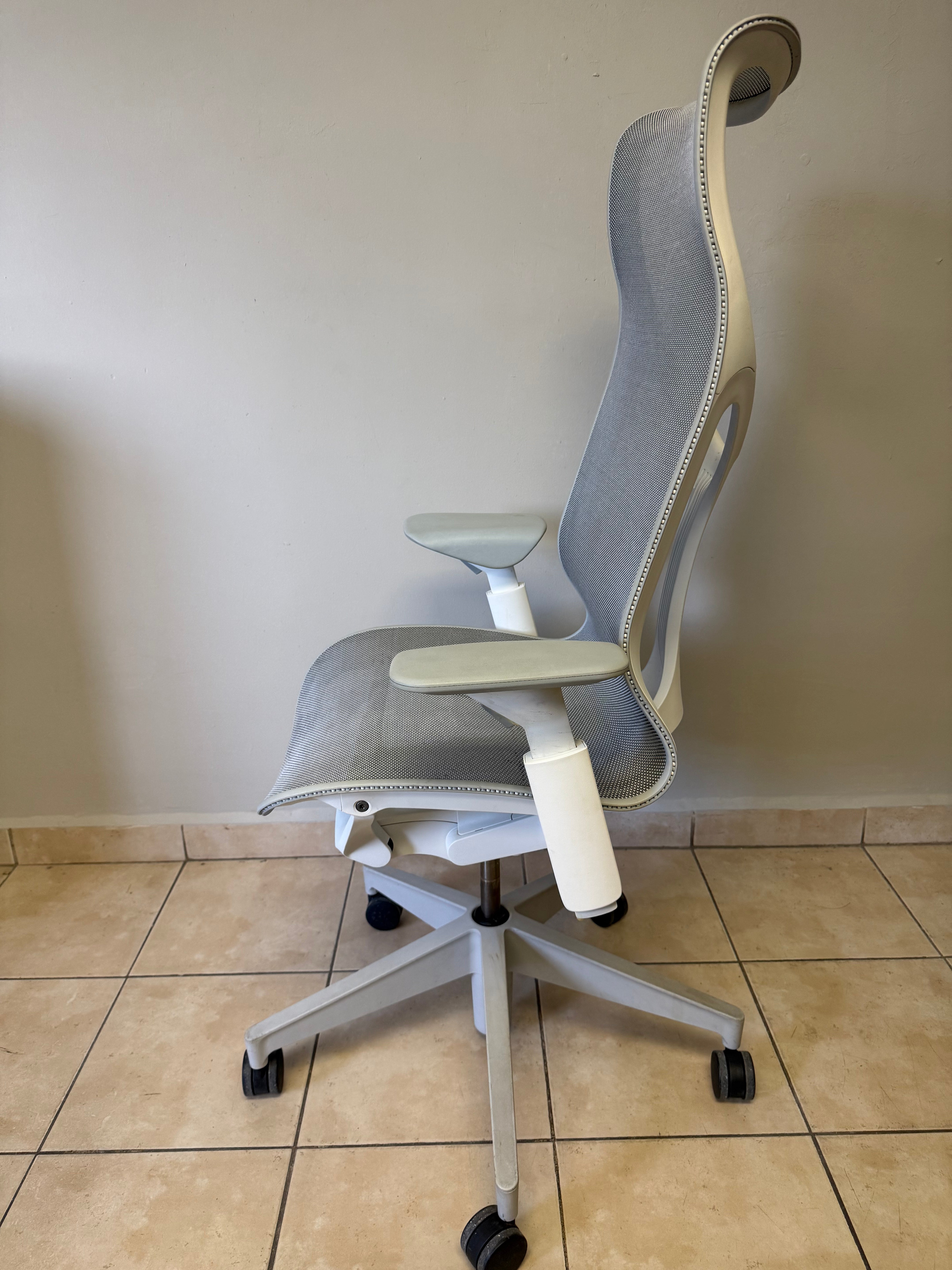 Silla Herman Miller Cosm Alta Blanca - Preowned