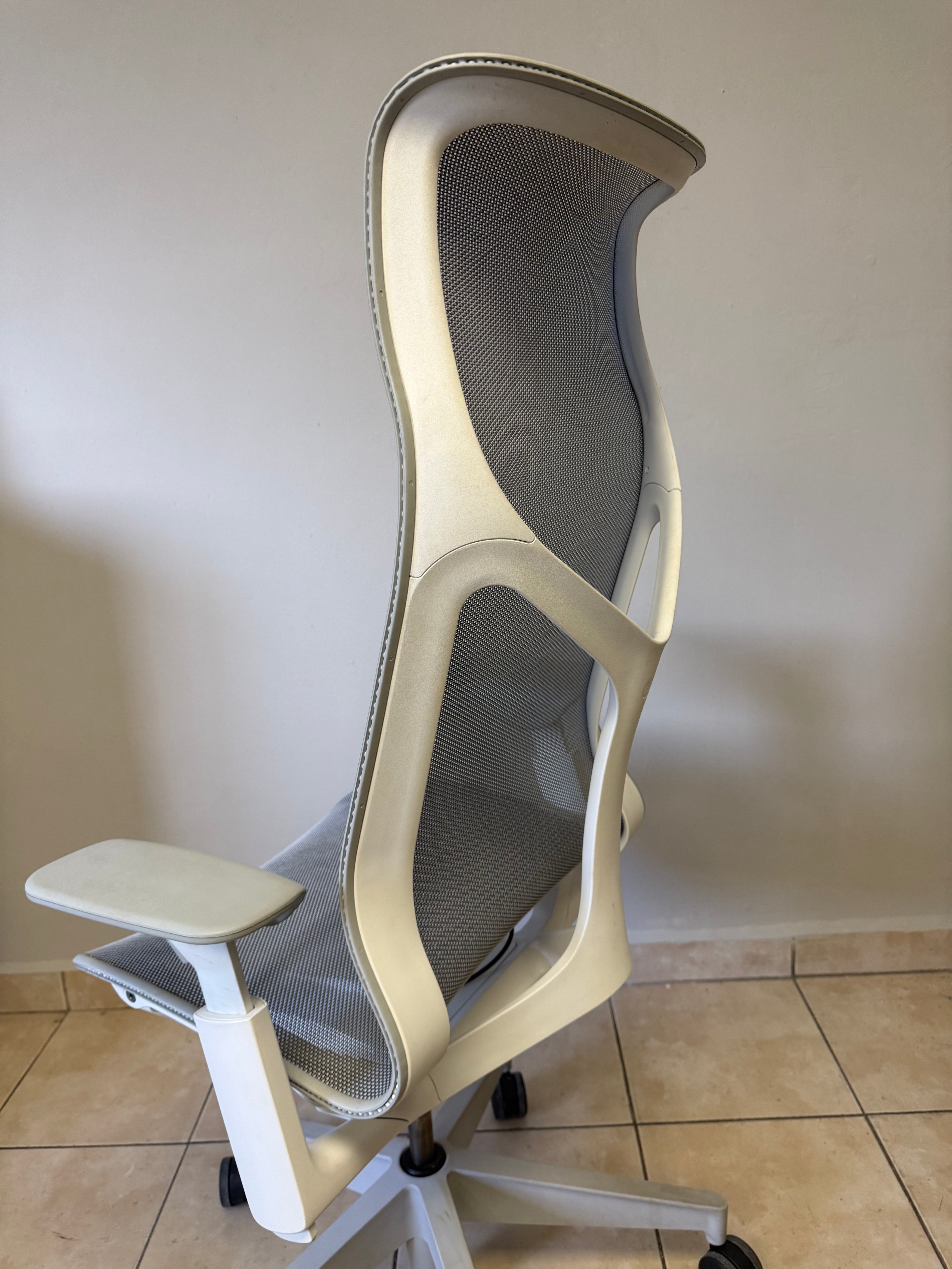 Silla Herman Miller Cosm Alta Blanca - Preowned