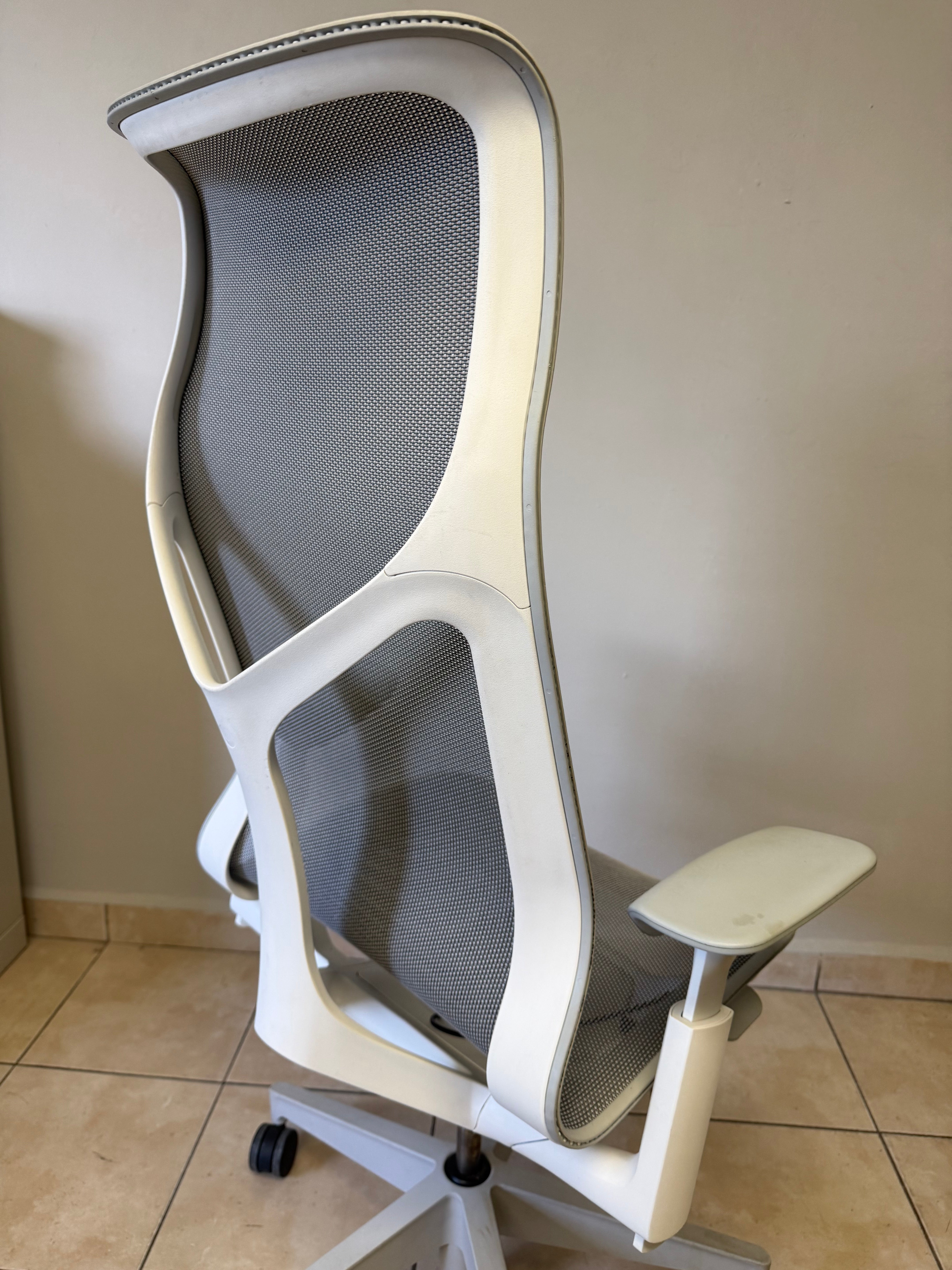 Silla Herman Miller Cosm Alta Blanca - Preowned