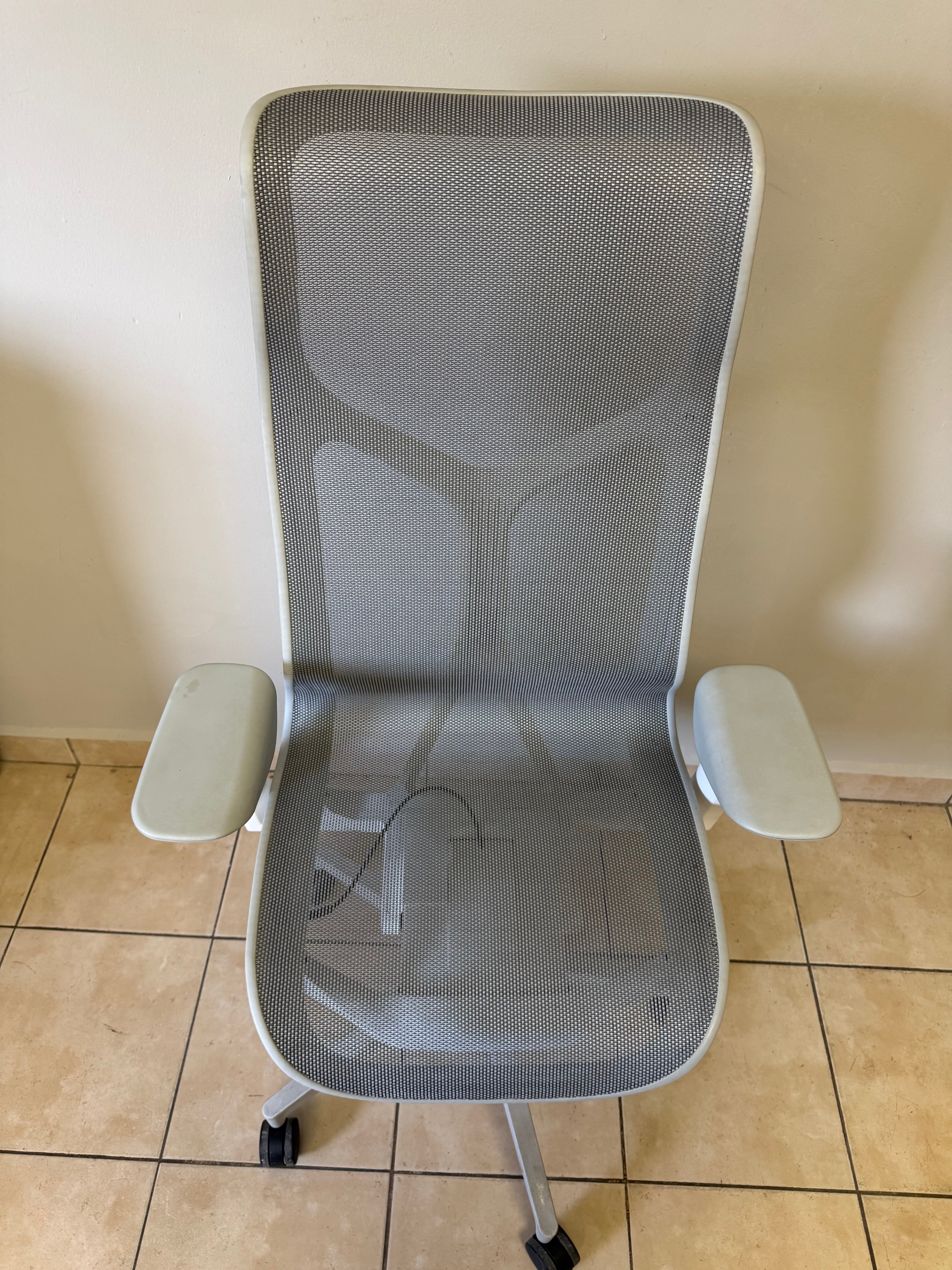 Silla Herman Miller Cosm Alta Blanca - Preowned