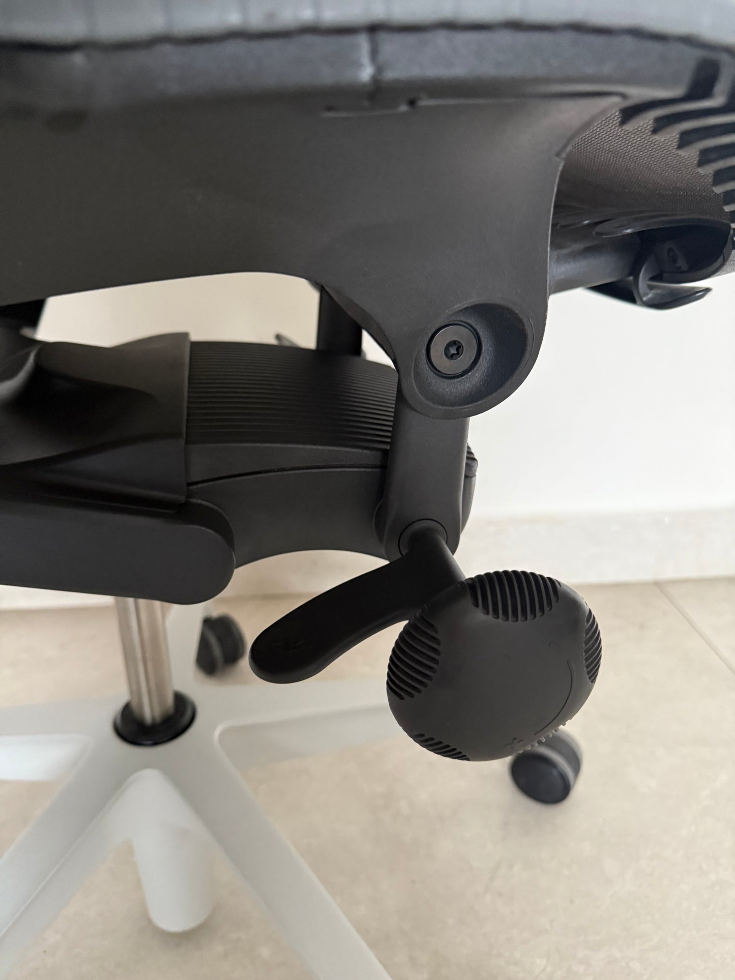 Silla Mirra 2 Equipada Herman Miller gris - Preowned