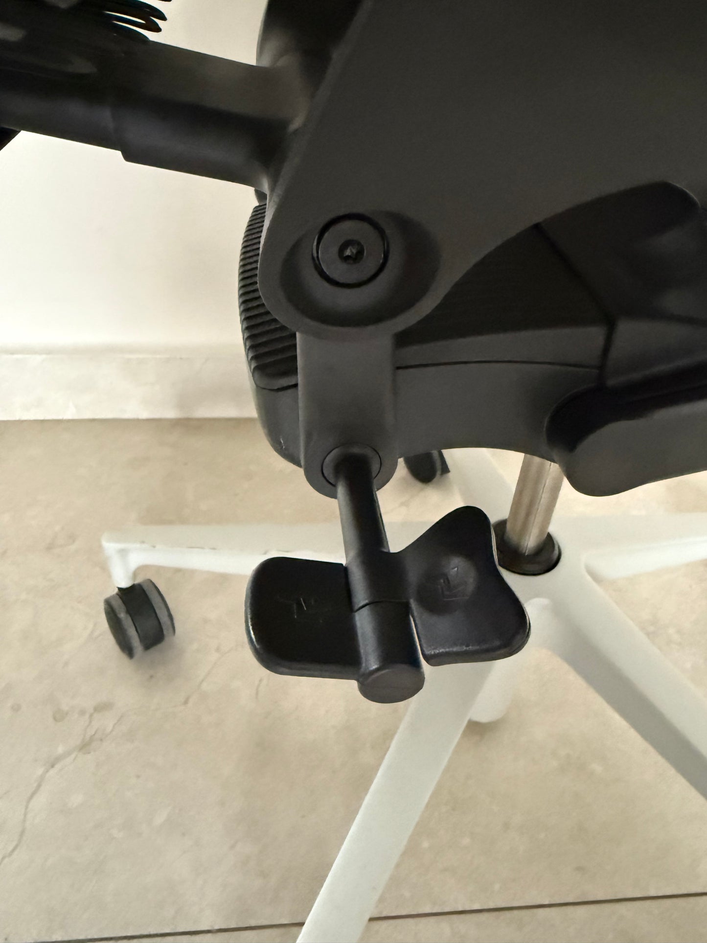 Silla Mirra 2 Equipada Herman Miller gris - Preowned