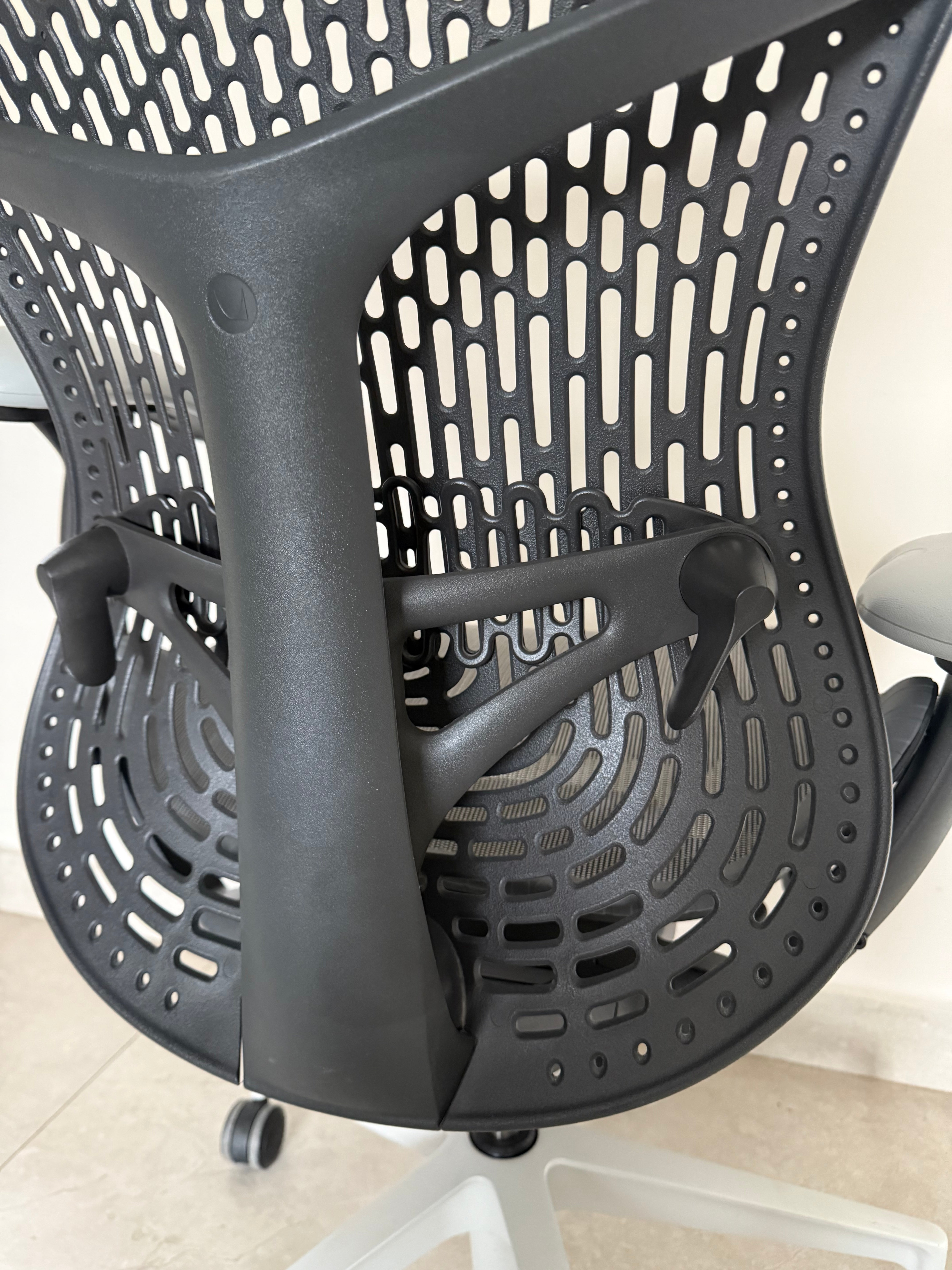 Silla Mirra 2 Equipada Herman Miller gris - Preowned
