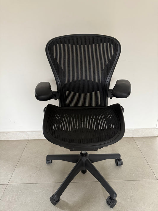 Aeron Classic talla B Equipada Brazos ajustables y Soporte lumbar