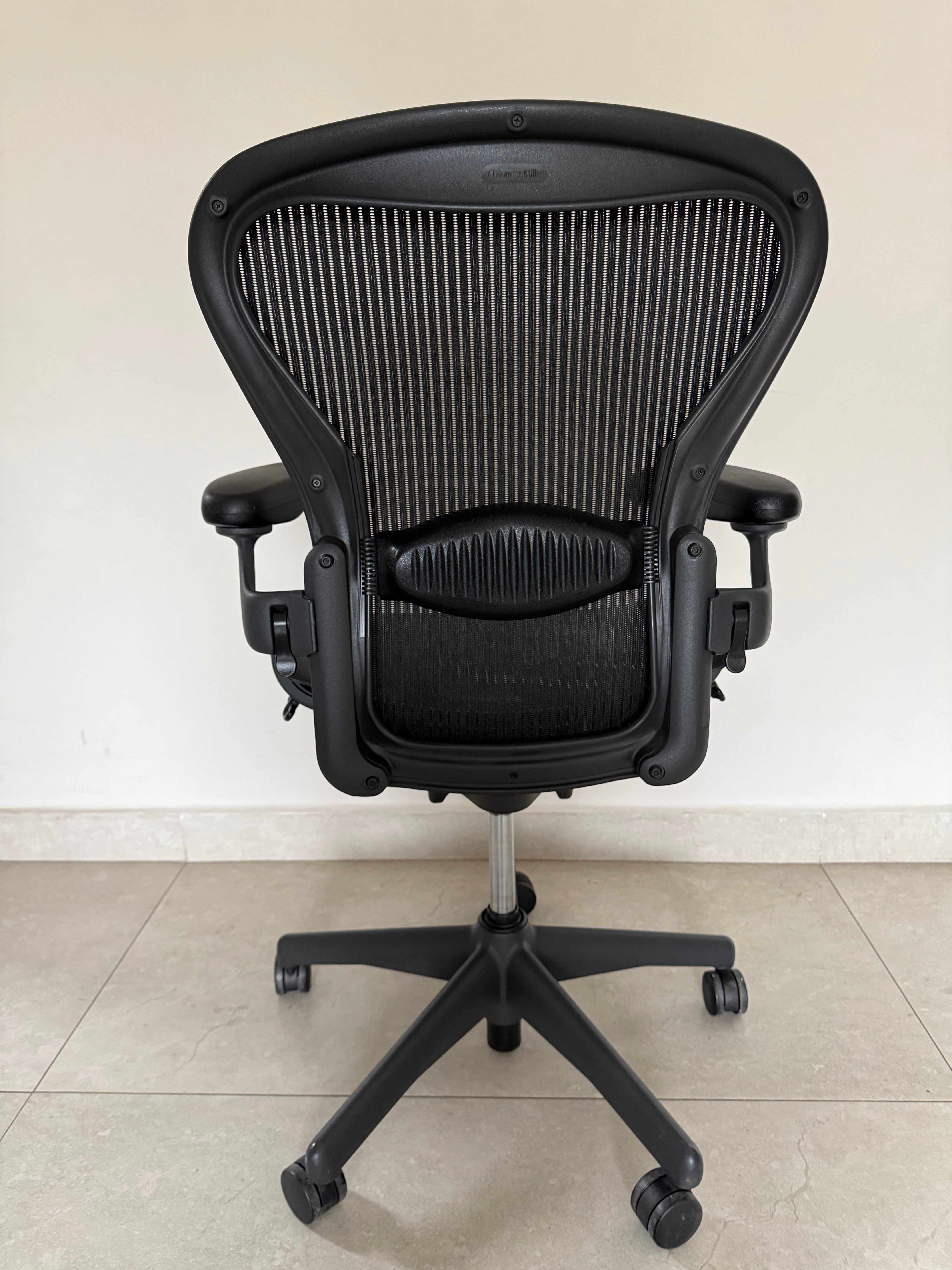 Aeron Classic talla B Equipada Brazos ajustables y Soporte lumbar