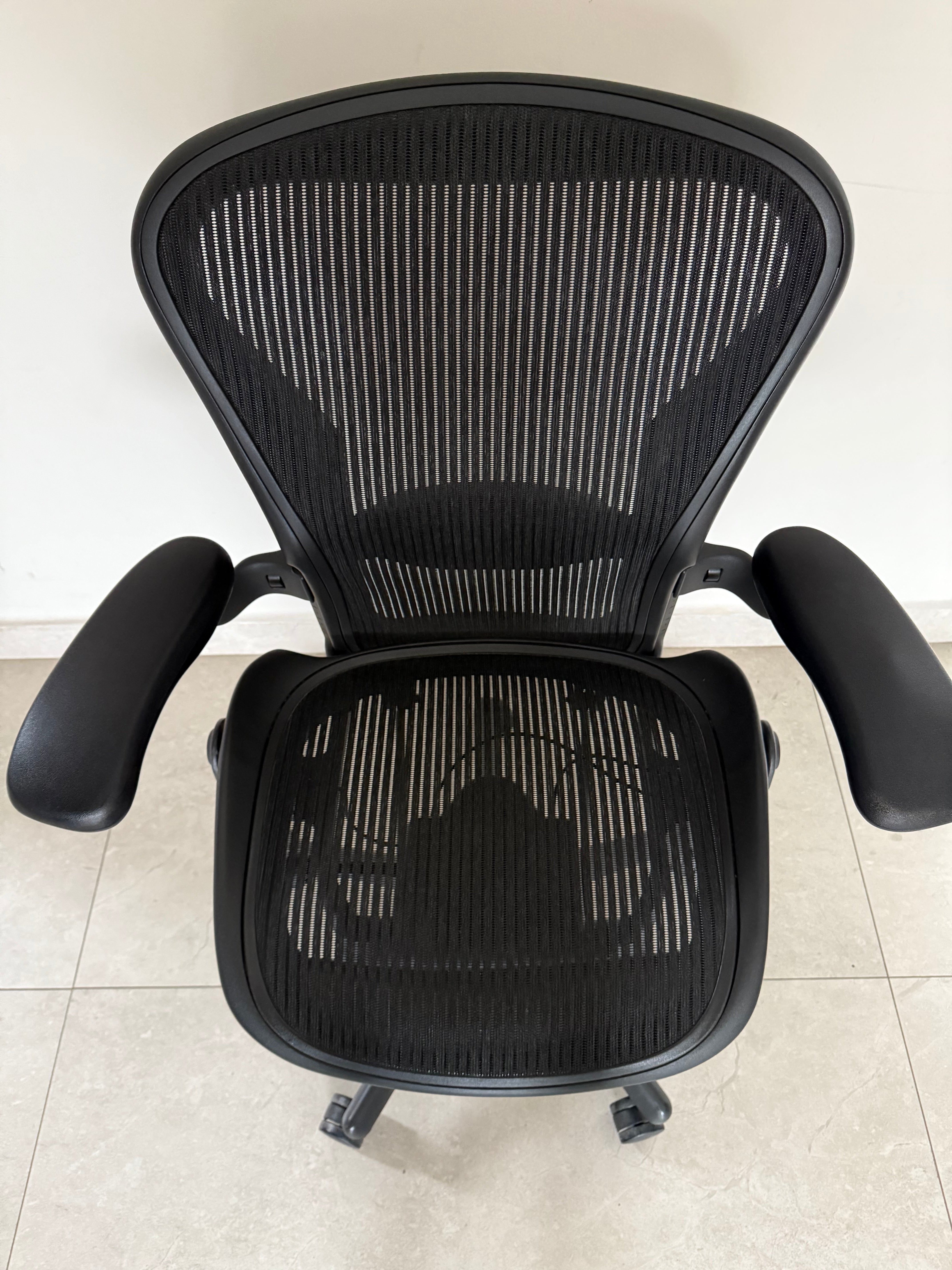 Aeron Classic talla B Equipada Brazos ajustables y Soporte lumbar