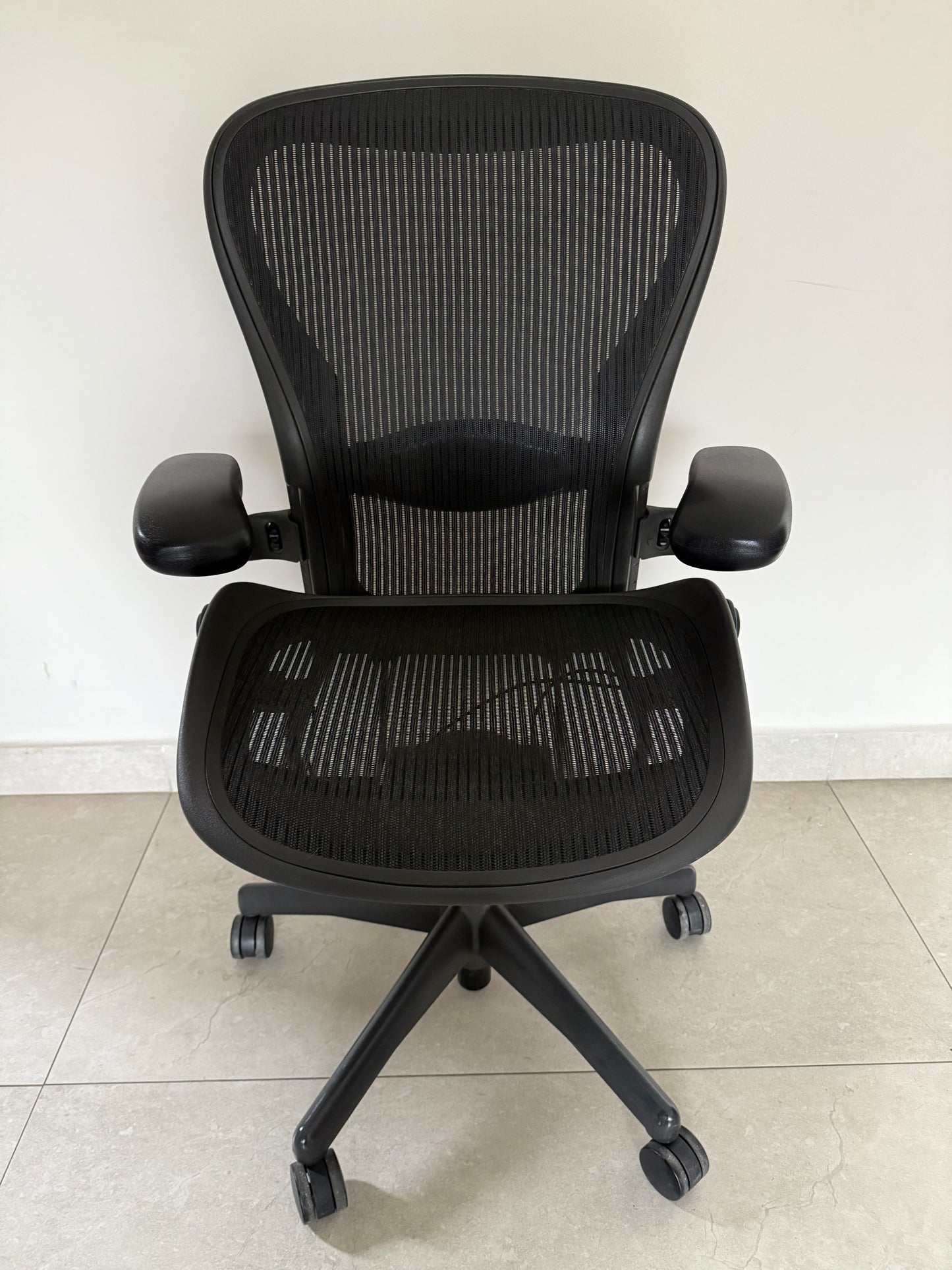 Aeron Classic talla C Equipada Brazos ajustables y Soporte lumbar