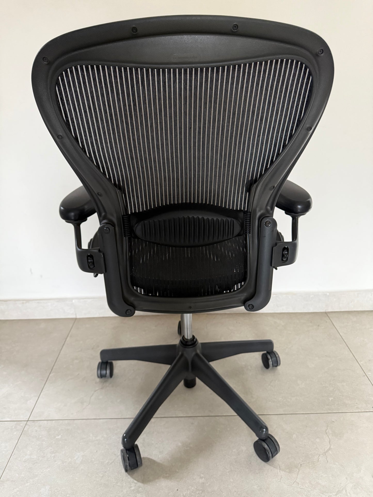 Aeron Classic talla C Equipada Brazos ajustables y Soporte lumbar
