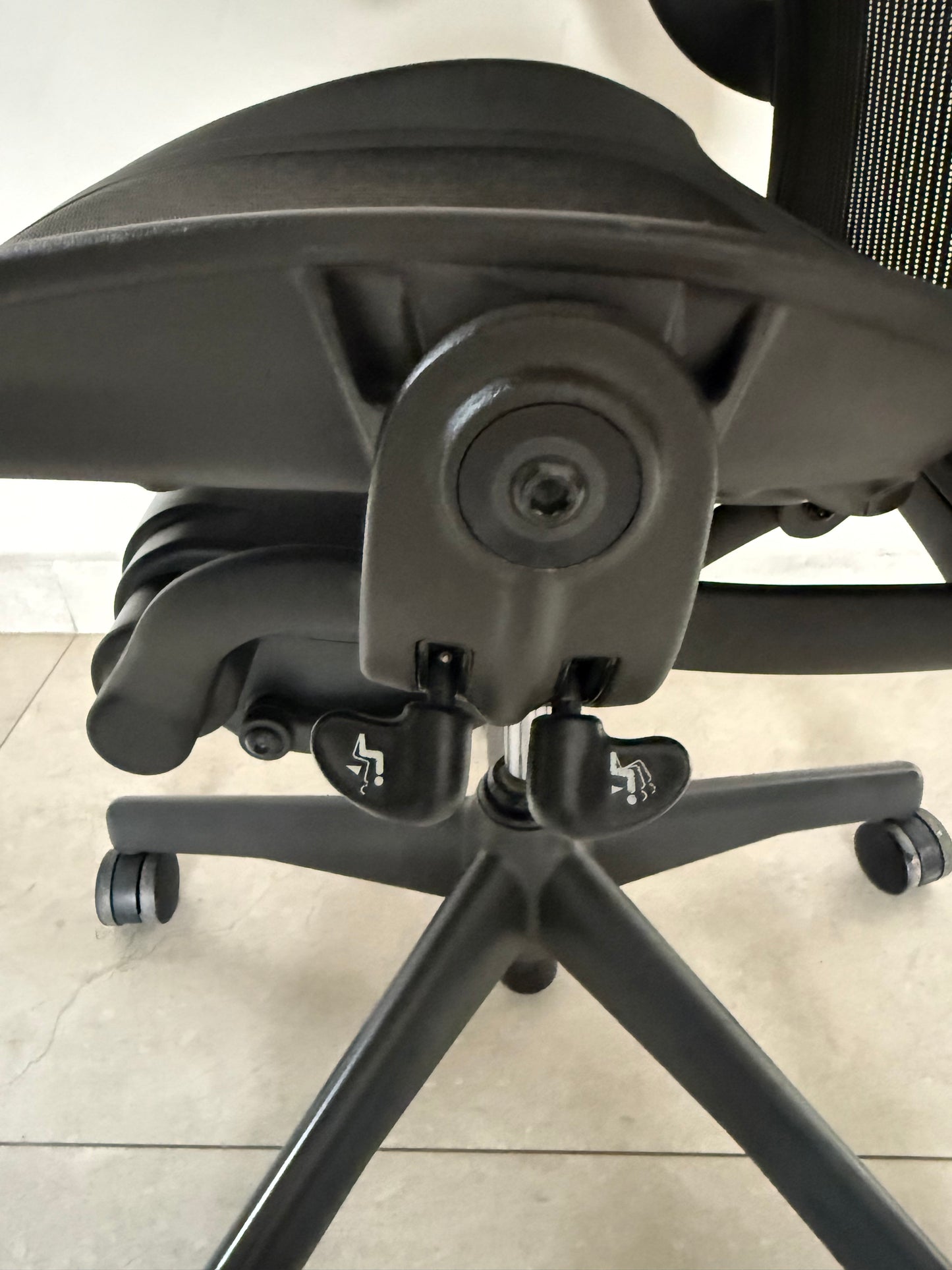 Aeron Classic talla C Equipada Brazos ajustables y Soporte lumbar