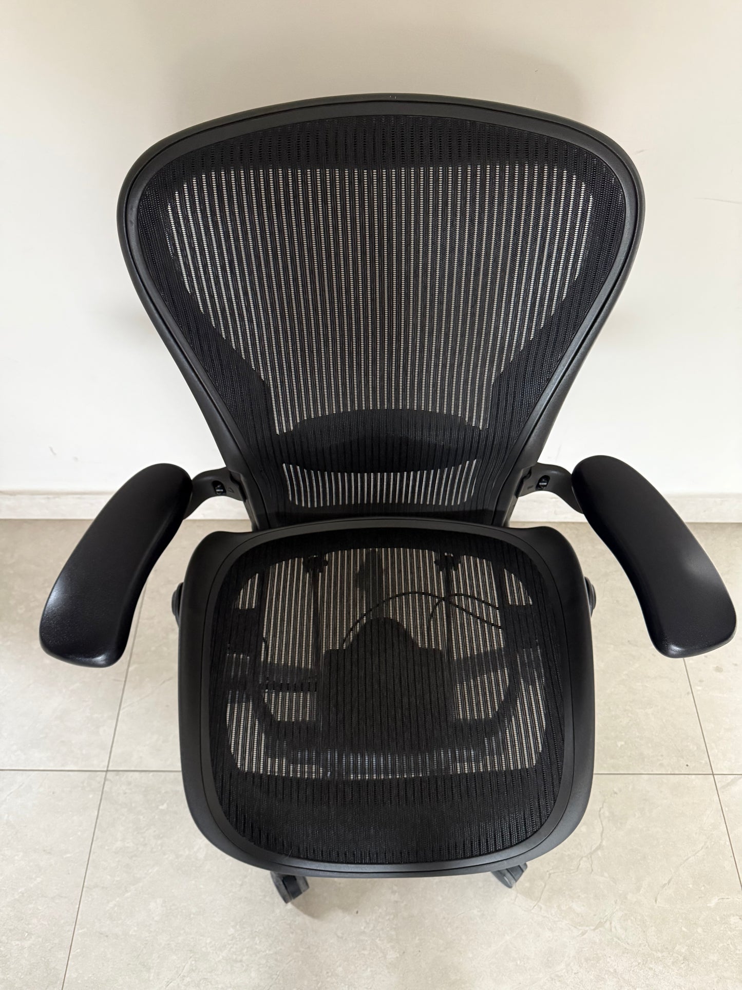 Aeron Classic talla C Equipada Brazos ajustables y Soporte lumbar