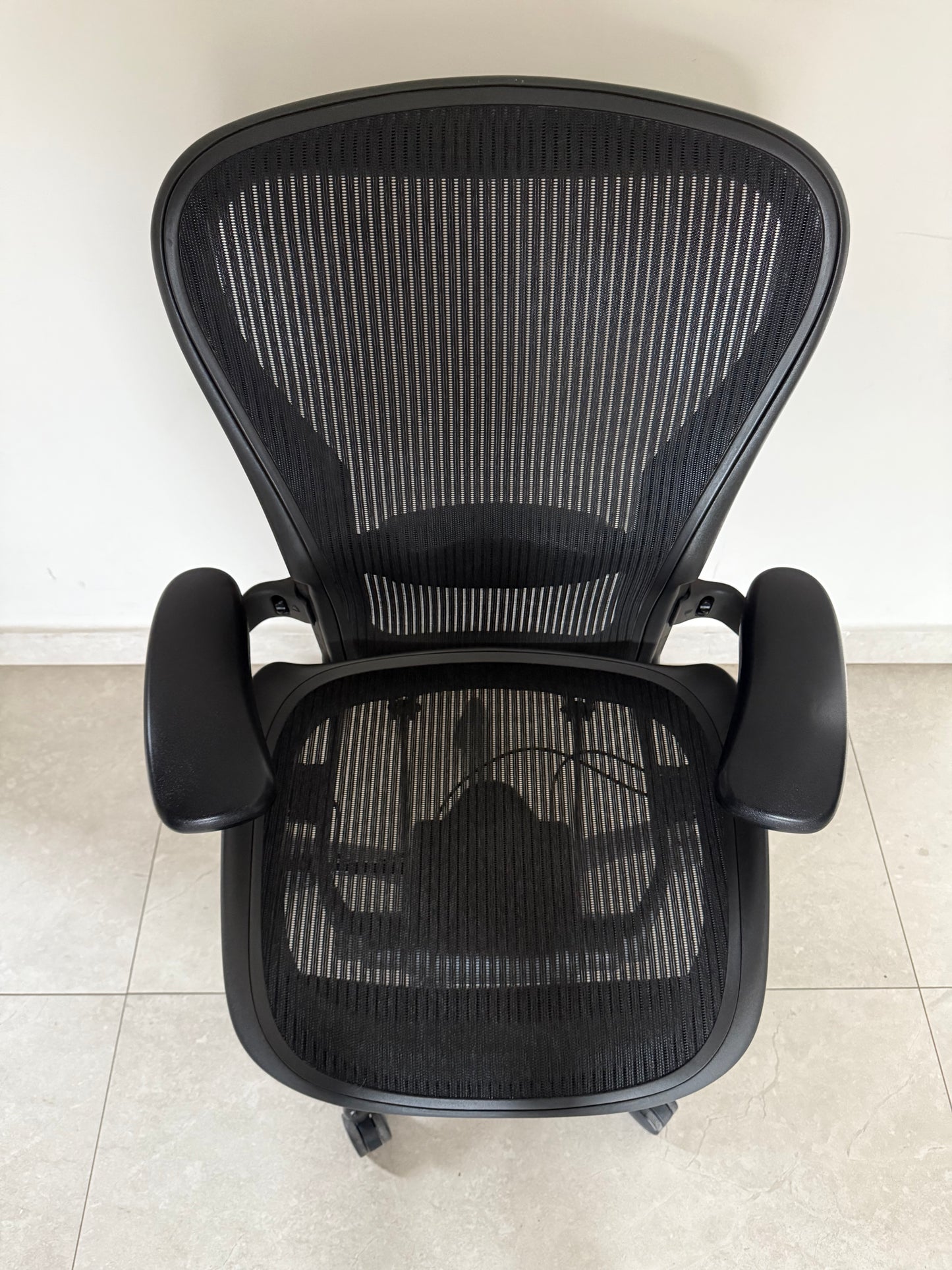 Aeron Classic talla C Equipada Brazos ajustables y Soporte lumbar