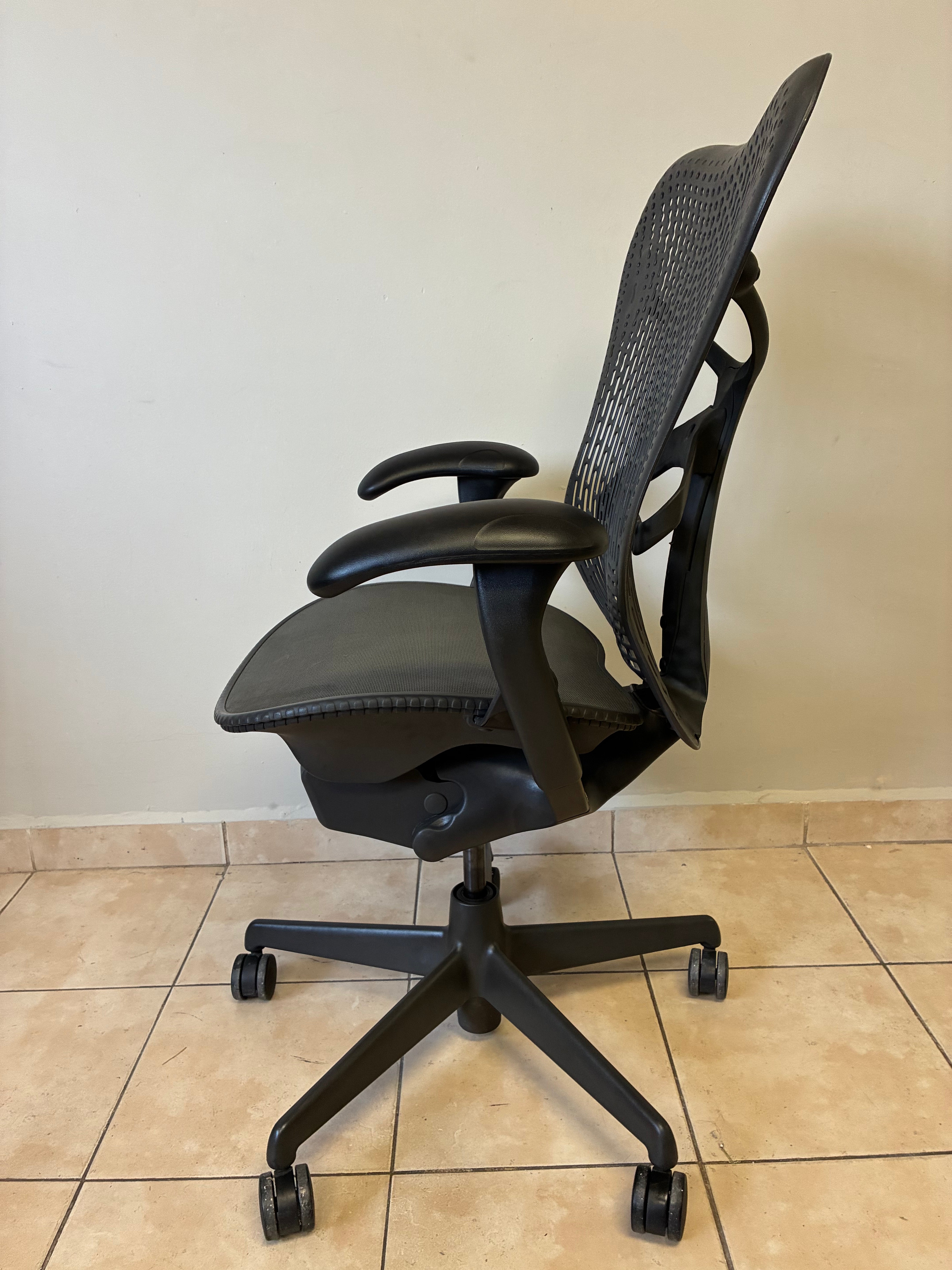 Silla Mirra 2 Gris Herman Miller - Preowned