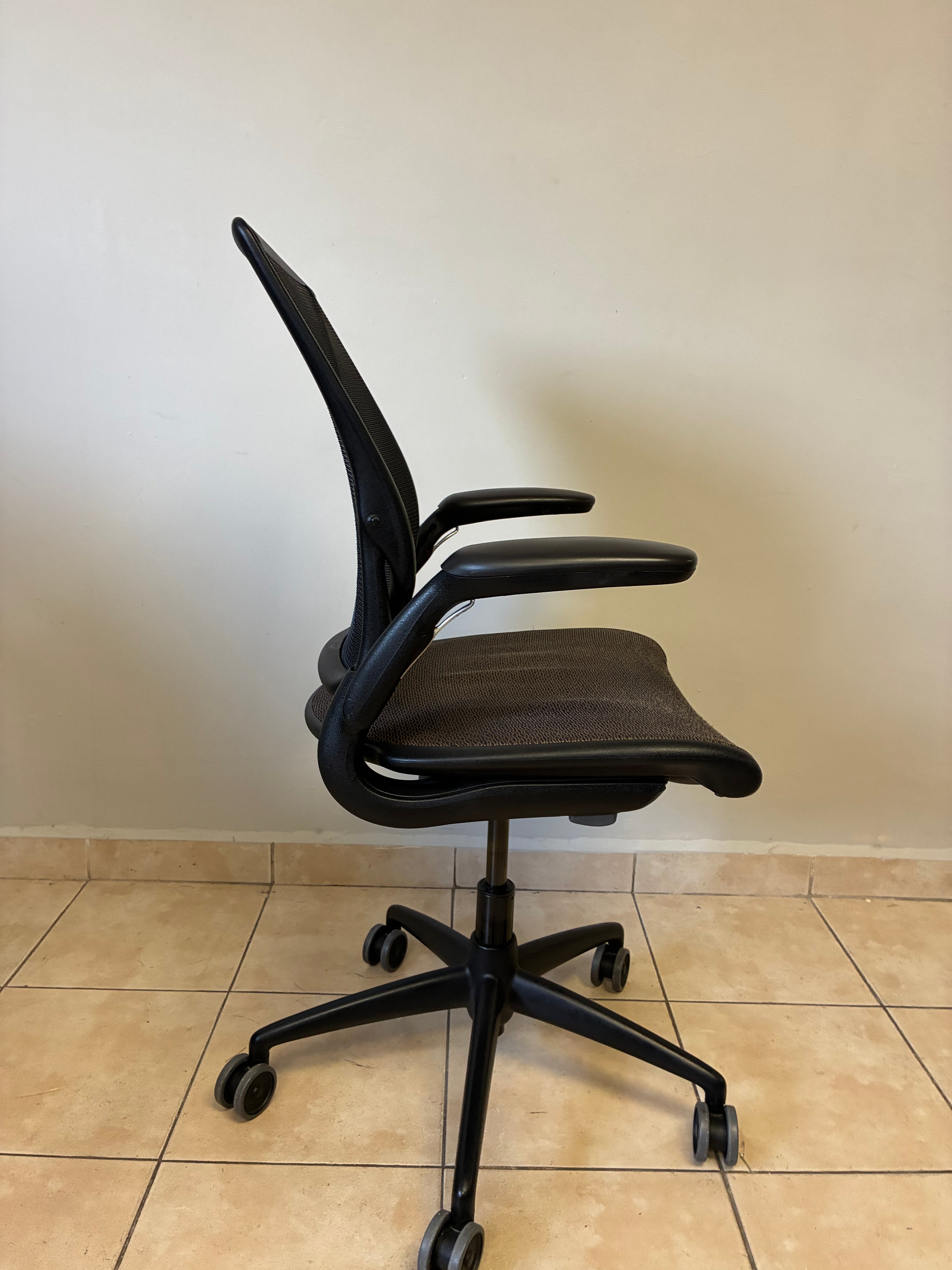 Silla Humanscale World Cafe