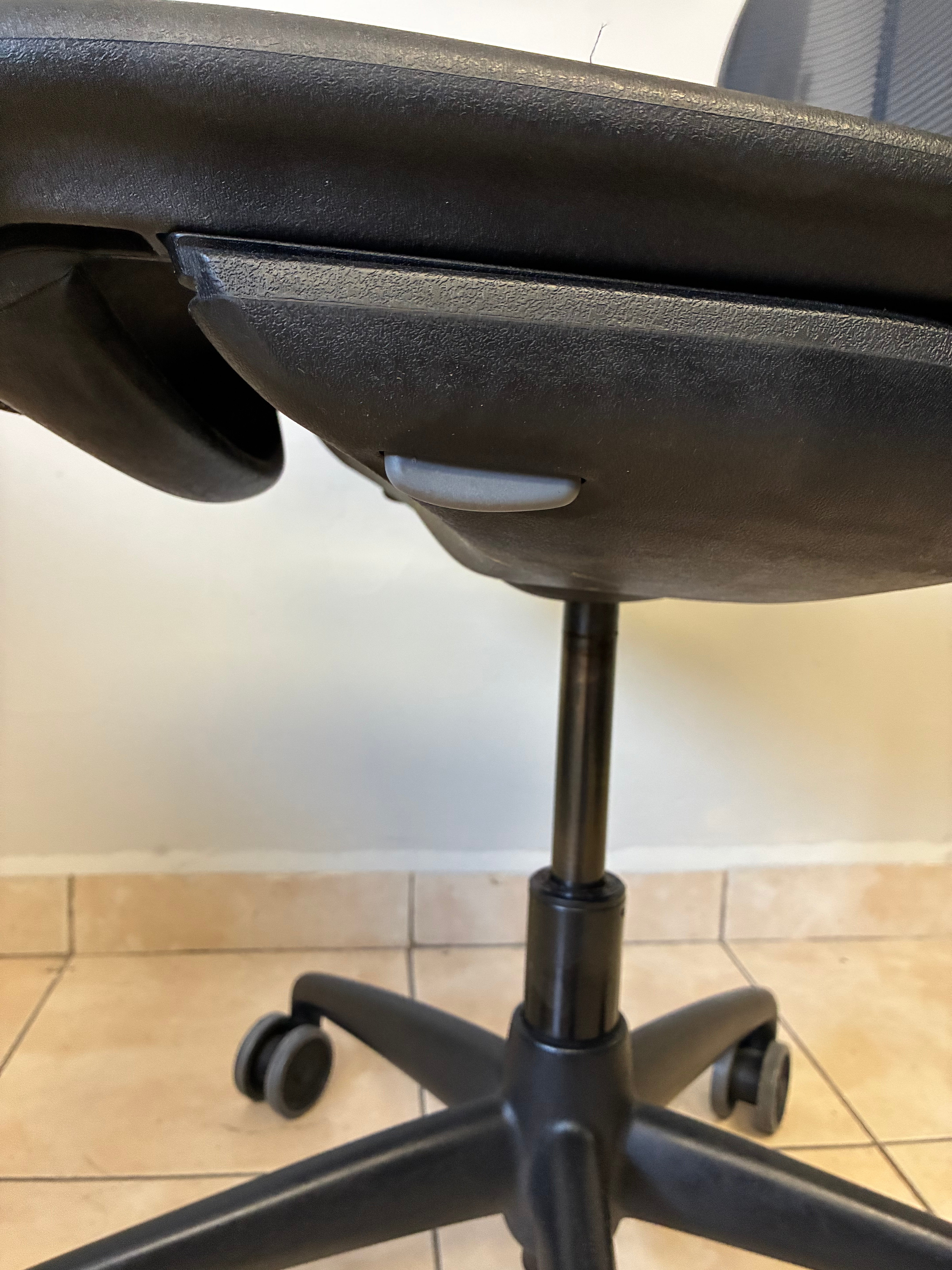 Silla Humanscale World Cafe