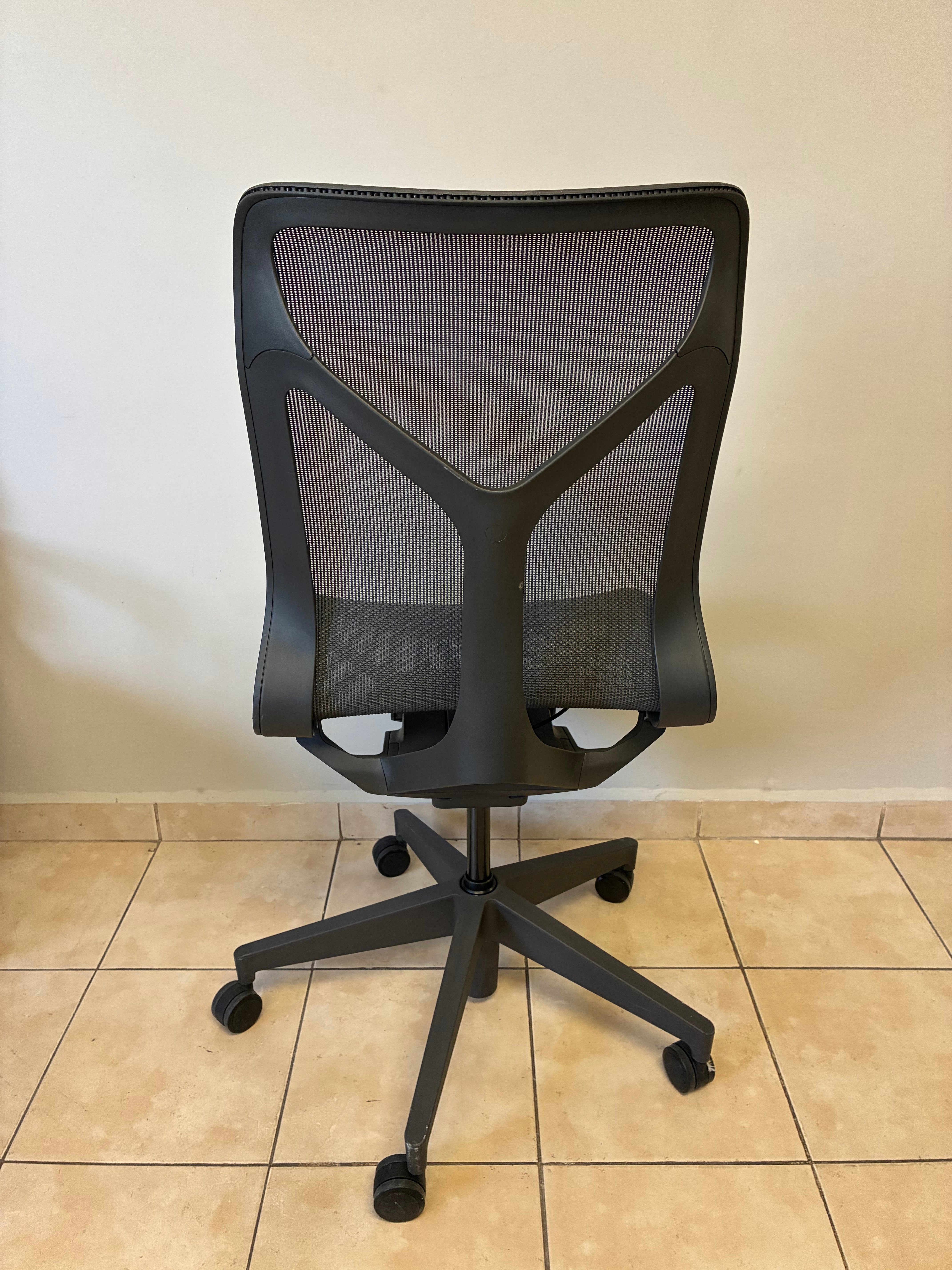 Silla Herman Miller Cosm Media - Exhibición