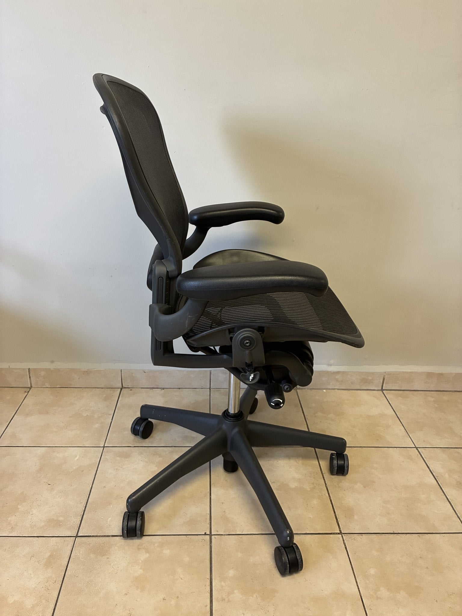 Silla Herman Miller Aeron Classic Talla B Equipada - vista 2