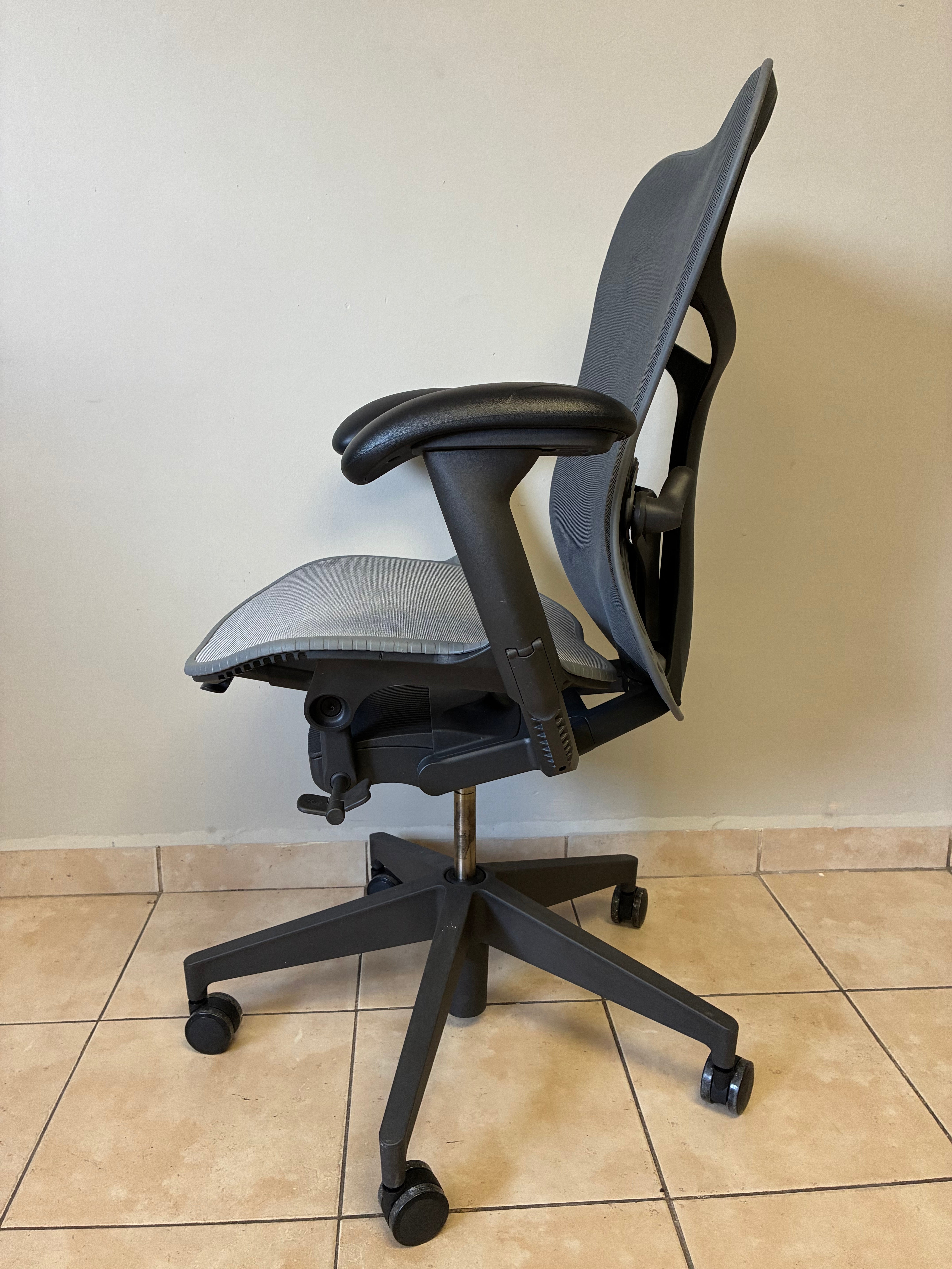 Silla Mirra 2 Butterfly Equipada - Preowned