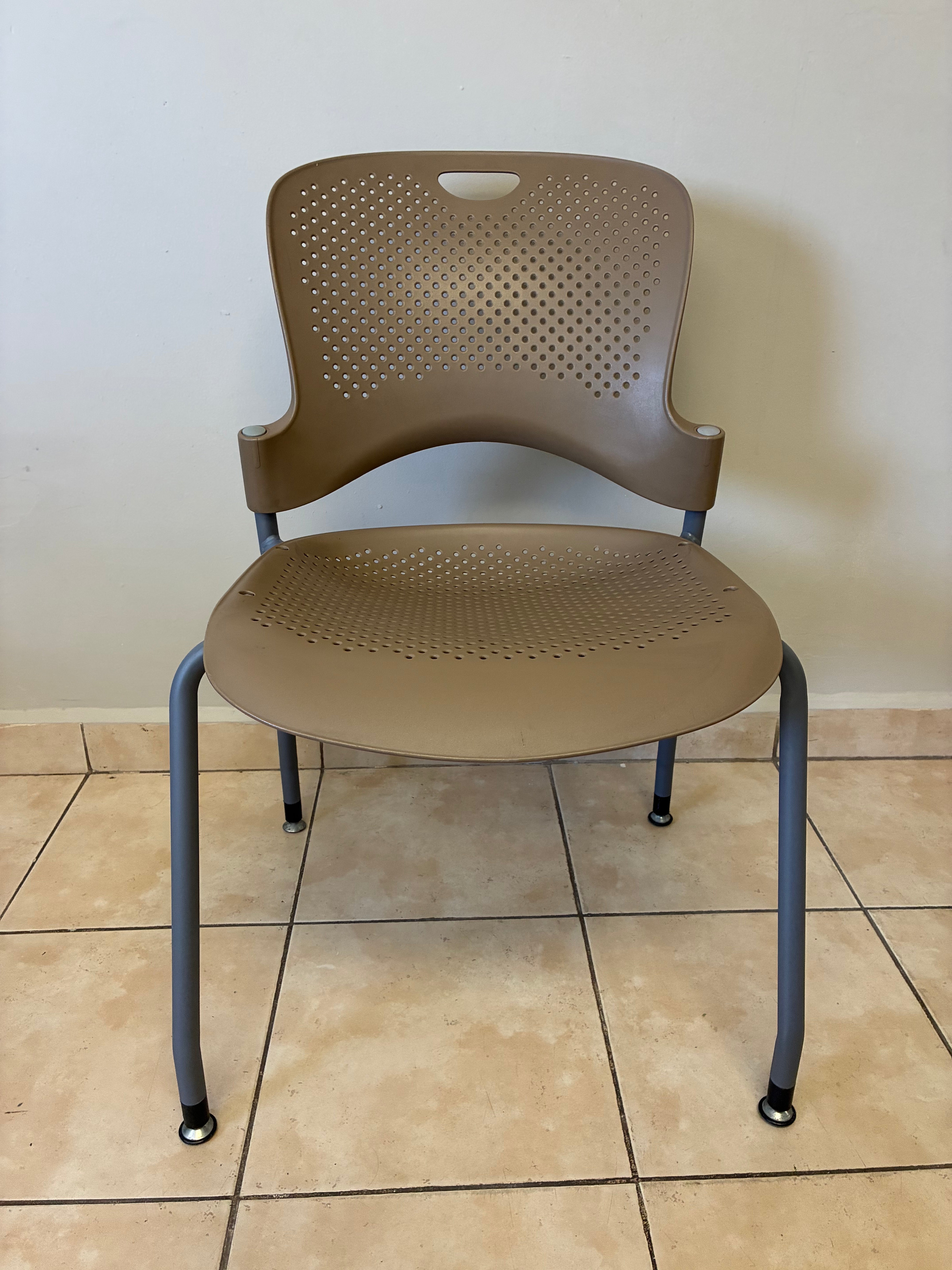 Silla Caper Café Claro Herman Miller - Preowned
