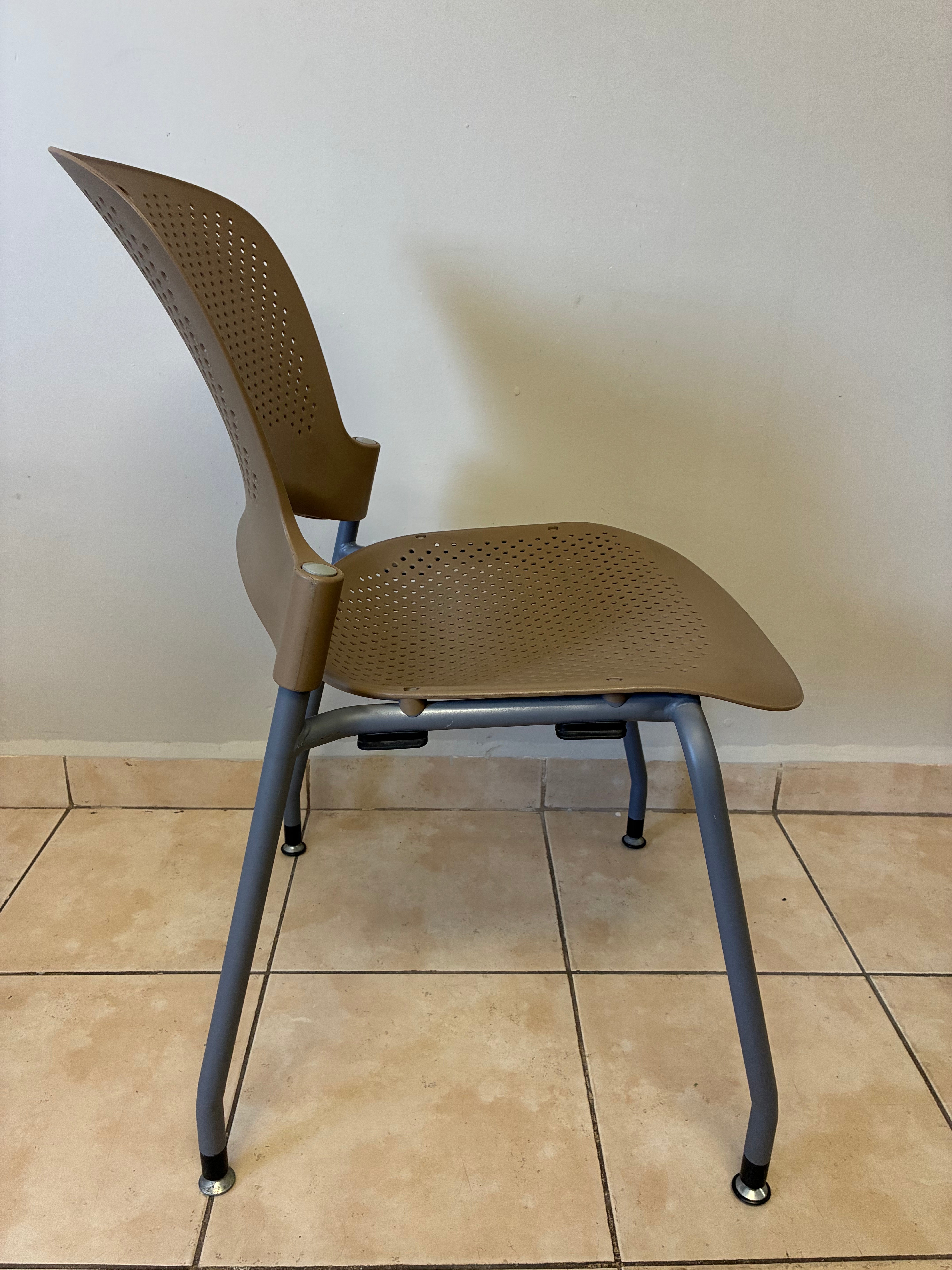 Silla Caper Café Claro Herman Miller - Preowned