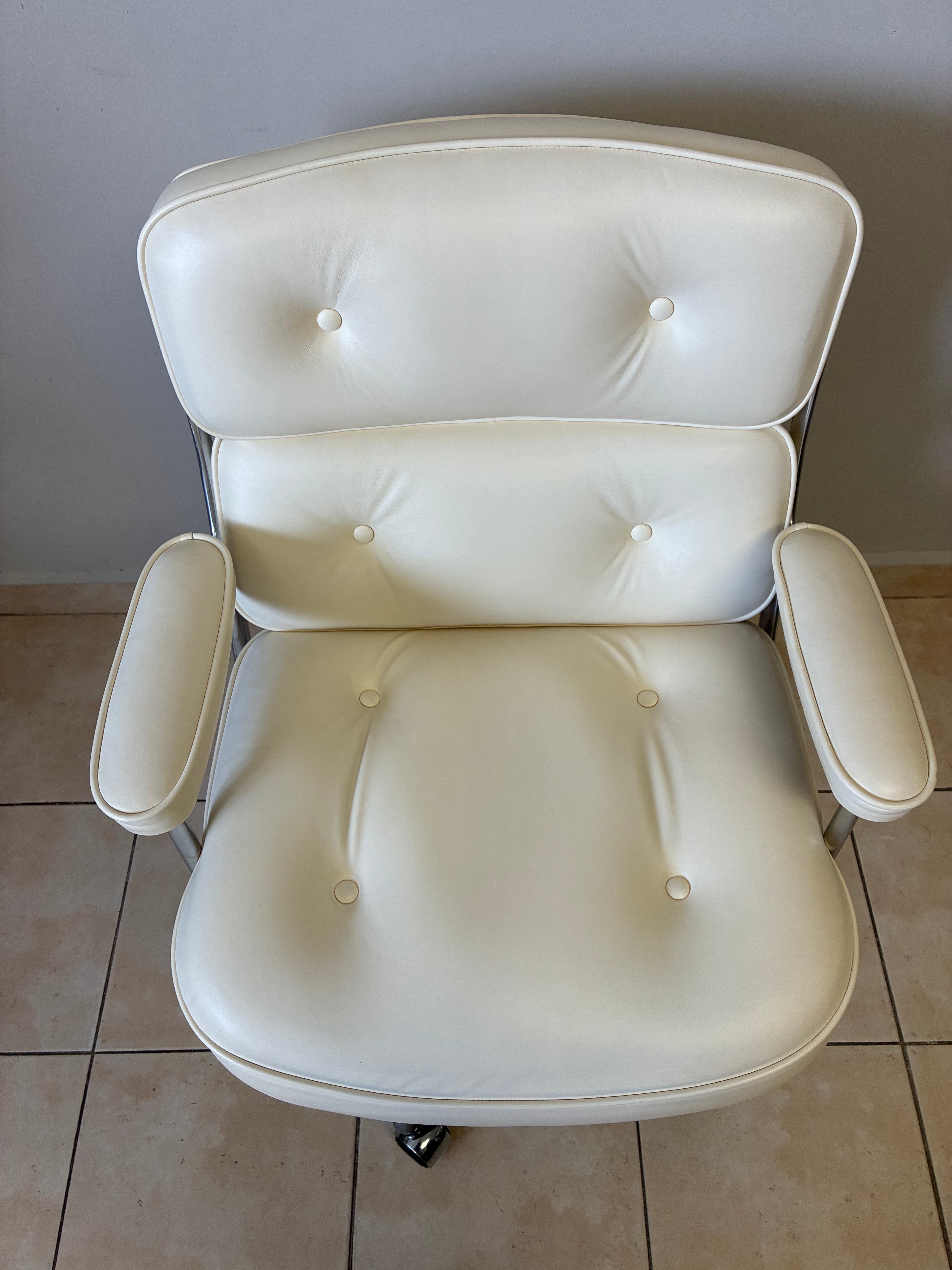 Sillon Eames Baja Herman Miller de Piel Marfil - Preowned