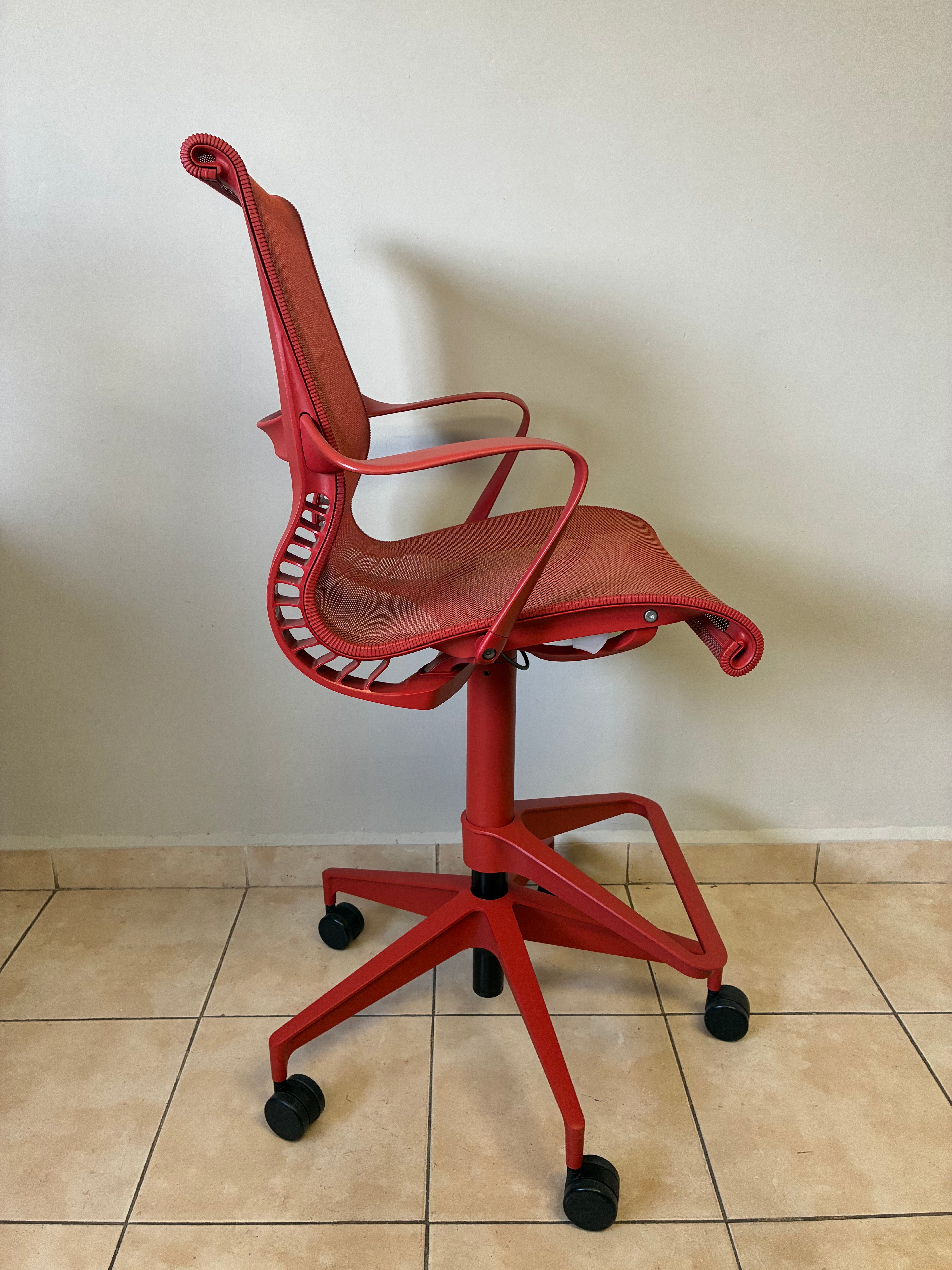 Silla Herman Miller Setu Alta Roja - Exhibición