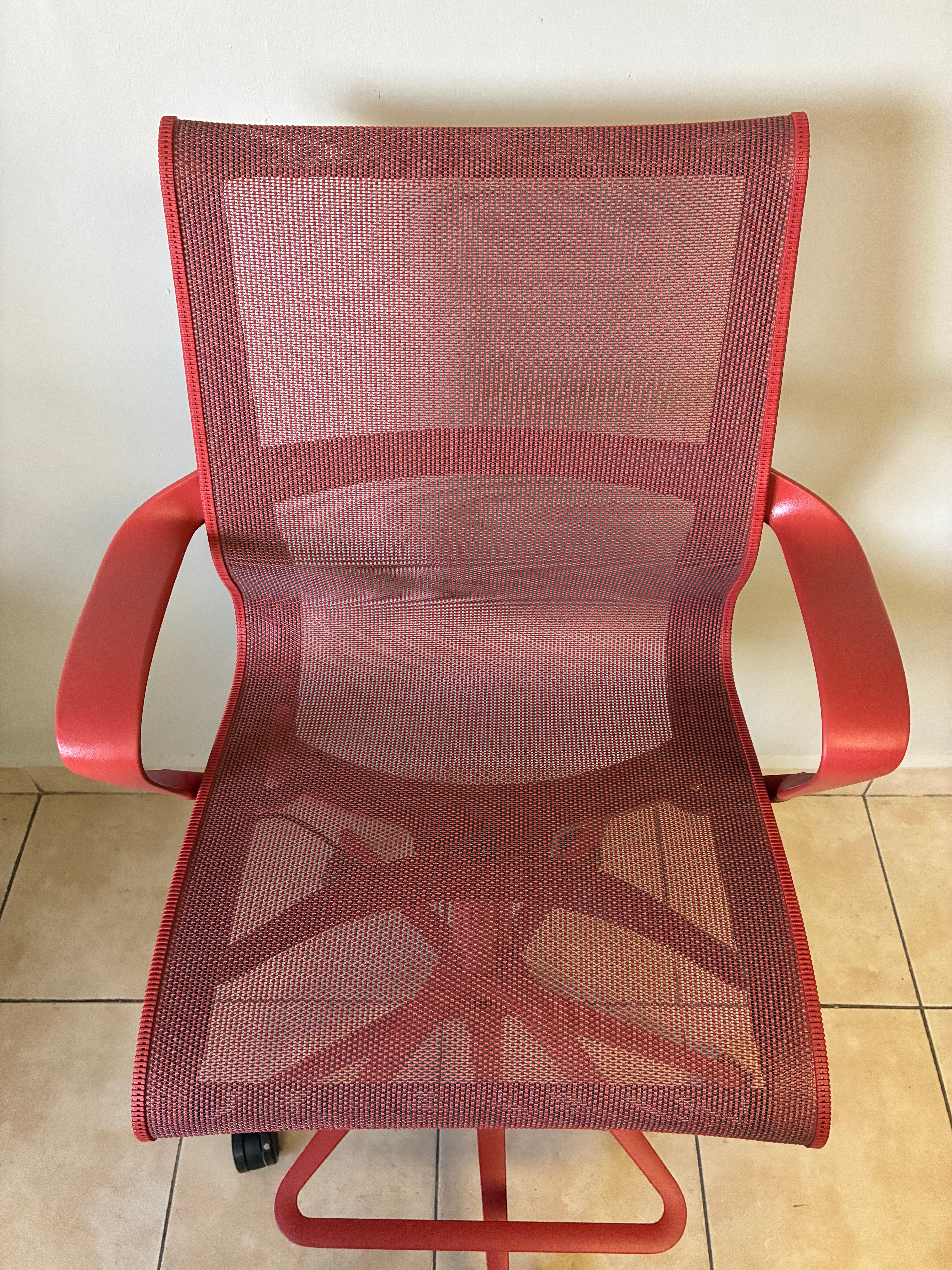 Silla Herman Miller Setu Alta Roja - Exhibición