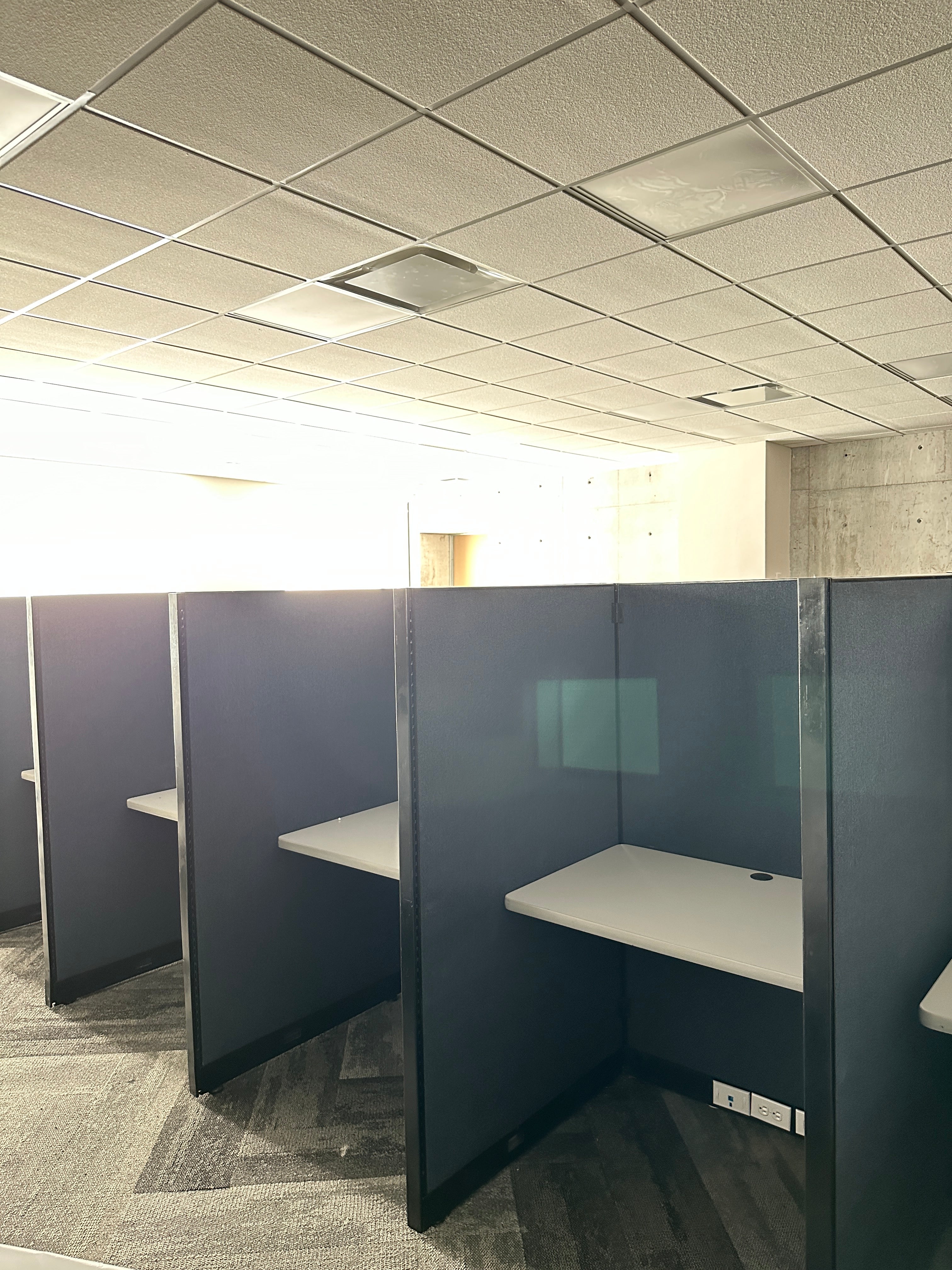 Módulos de trabajo escritorios colaborativos callcenter oficina de fabricación tipo callcenter