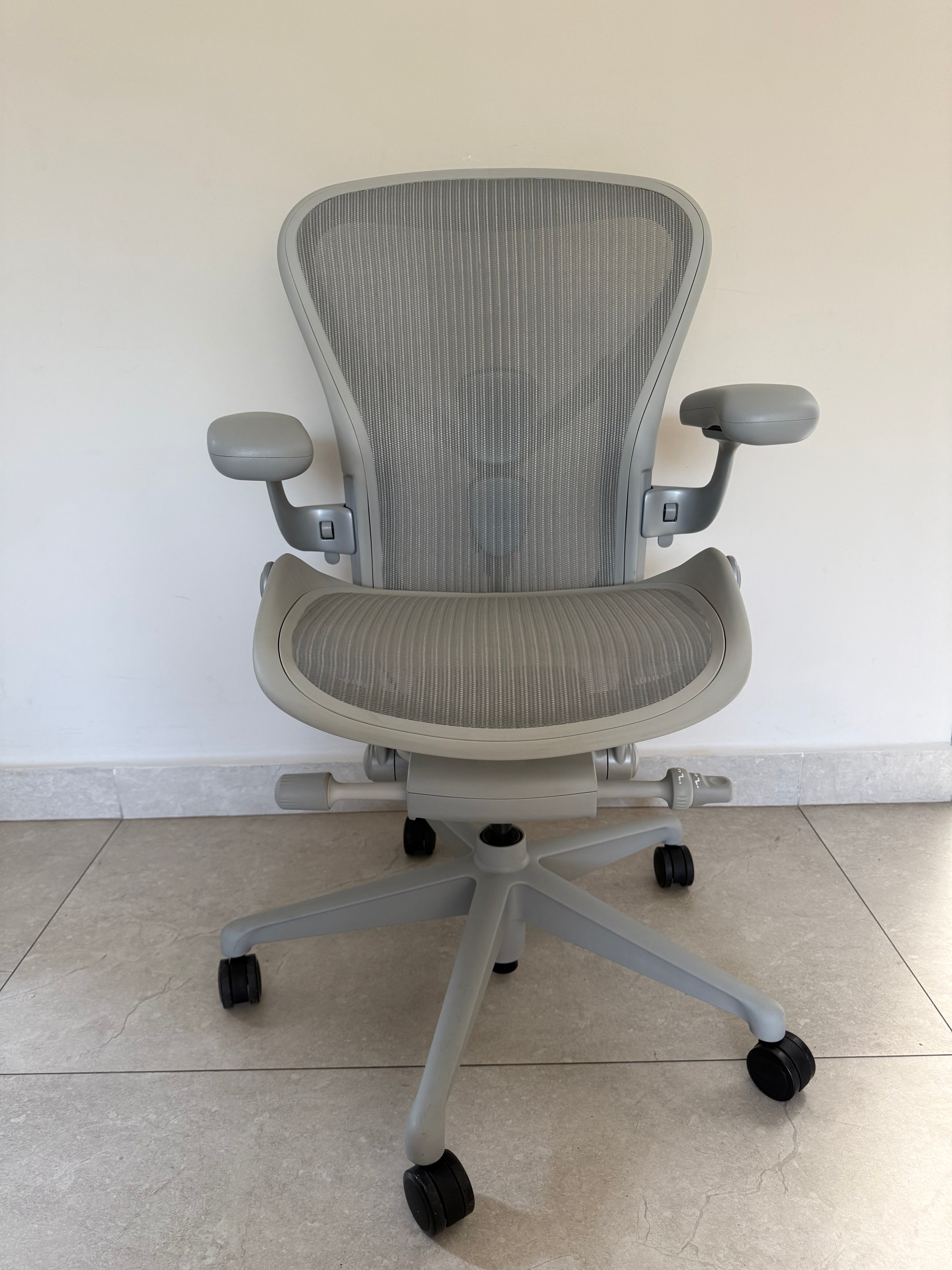 Aeron Herman Miller B Mineral Equipada - Preowned