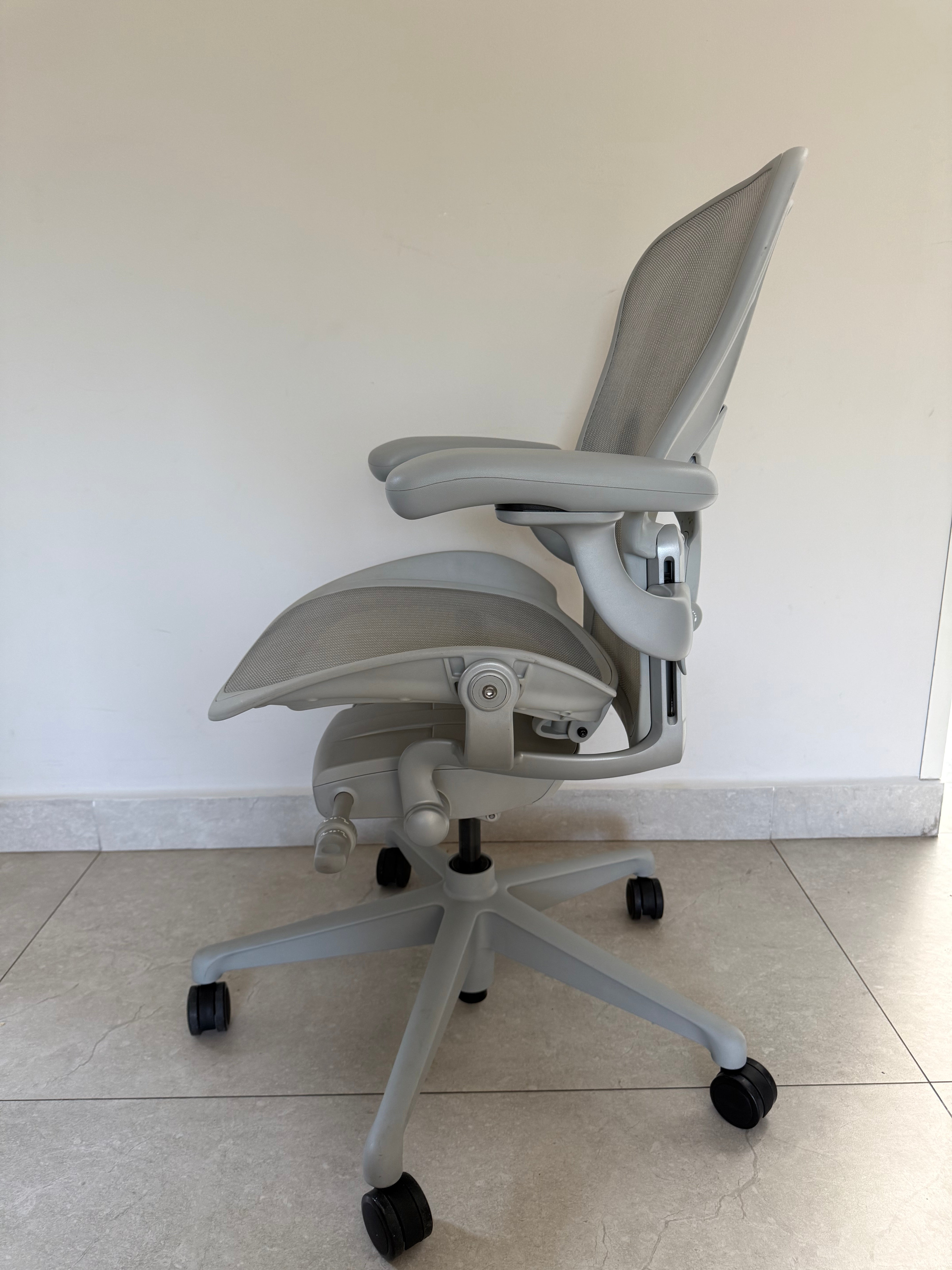 Aeron Herman Miller B Mineral Equipada - Preowned