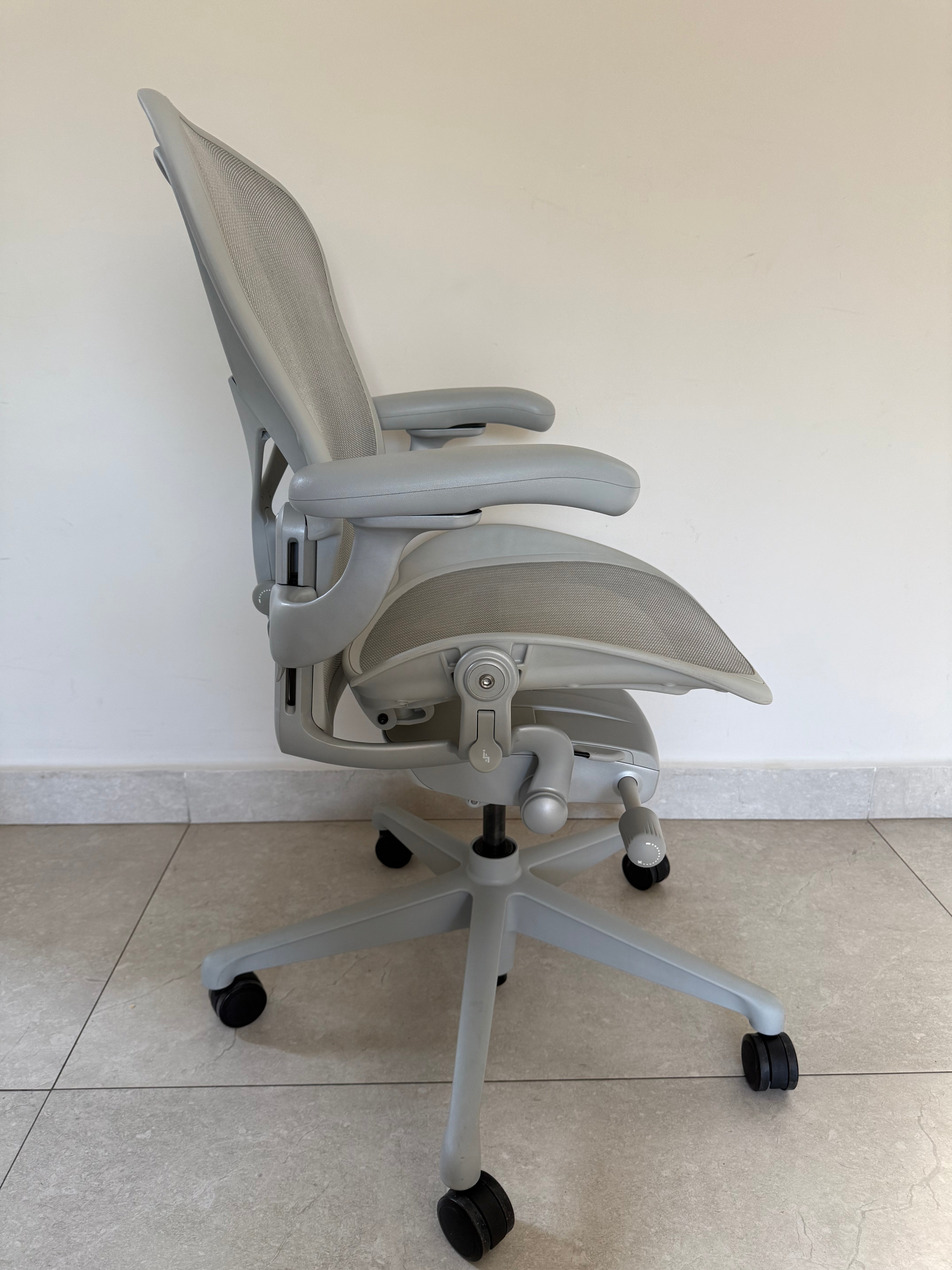 Aeron Herman Miller B Mineral Equipada - Preowned