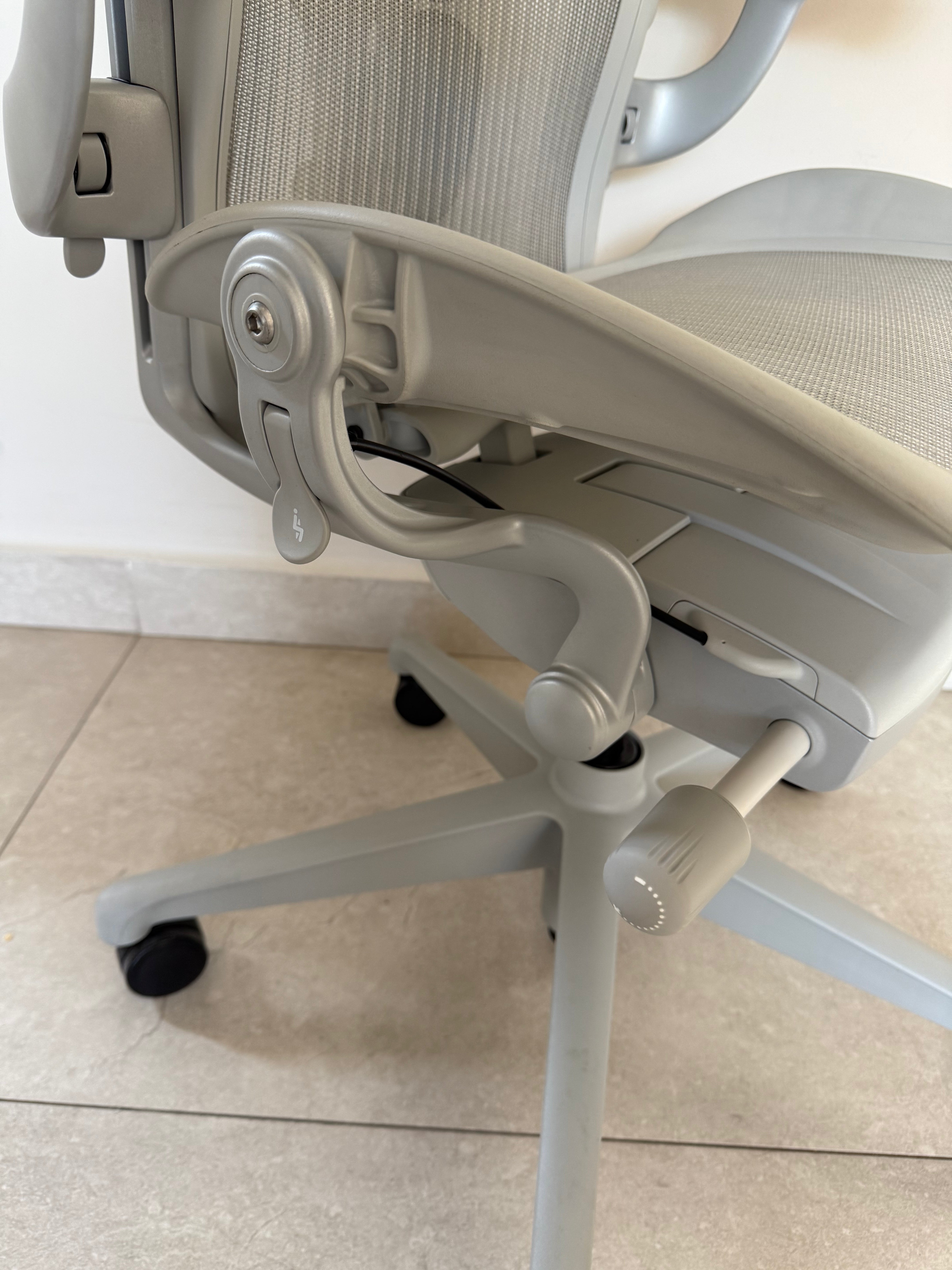 Aeron Herman Miller B Mineral Equipada - Preowned