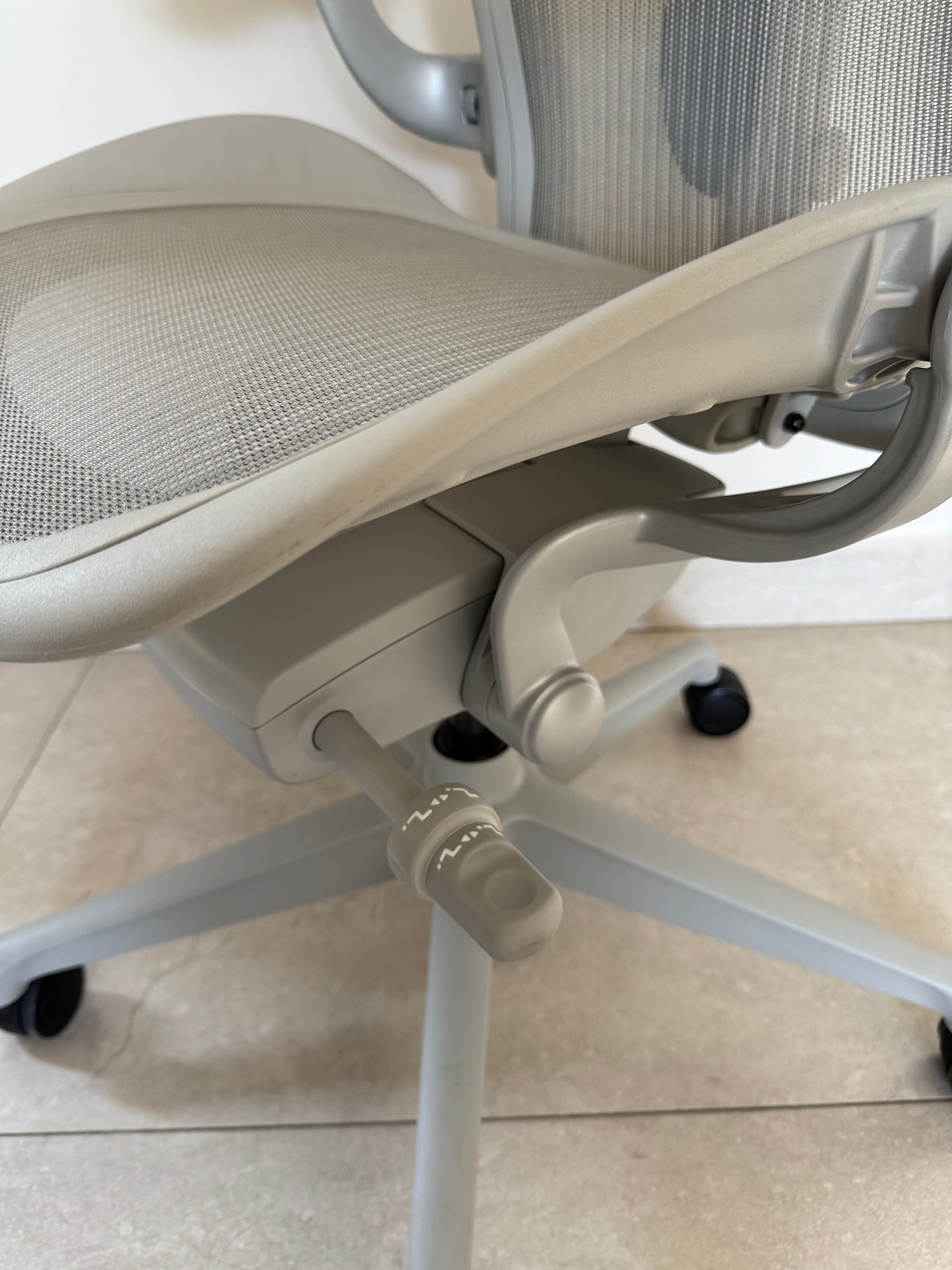 Aeron Herman Miller B Mineral Equipada - Preowned