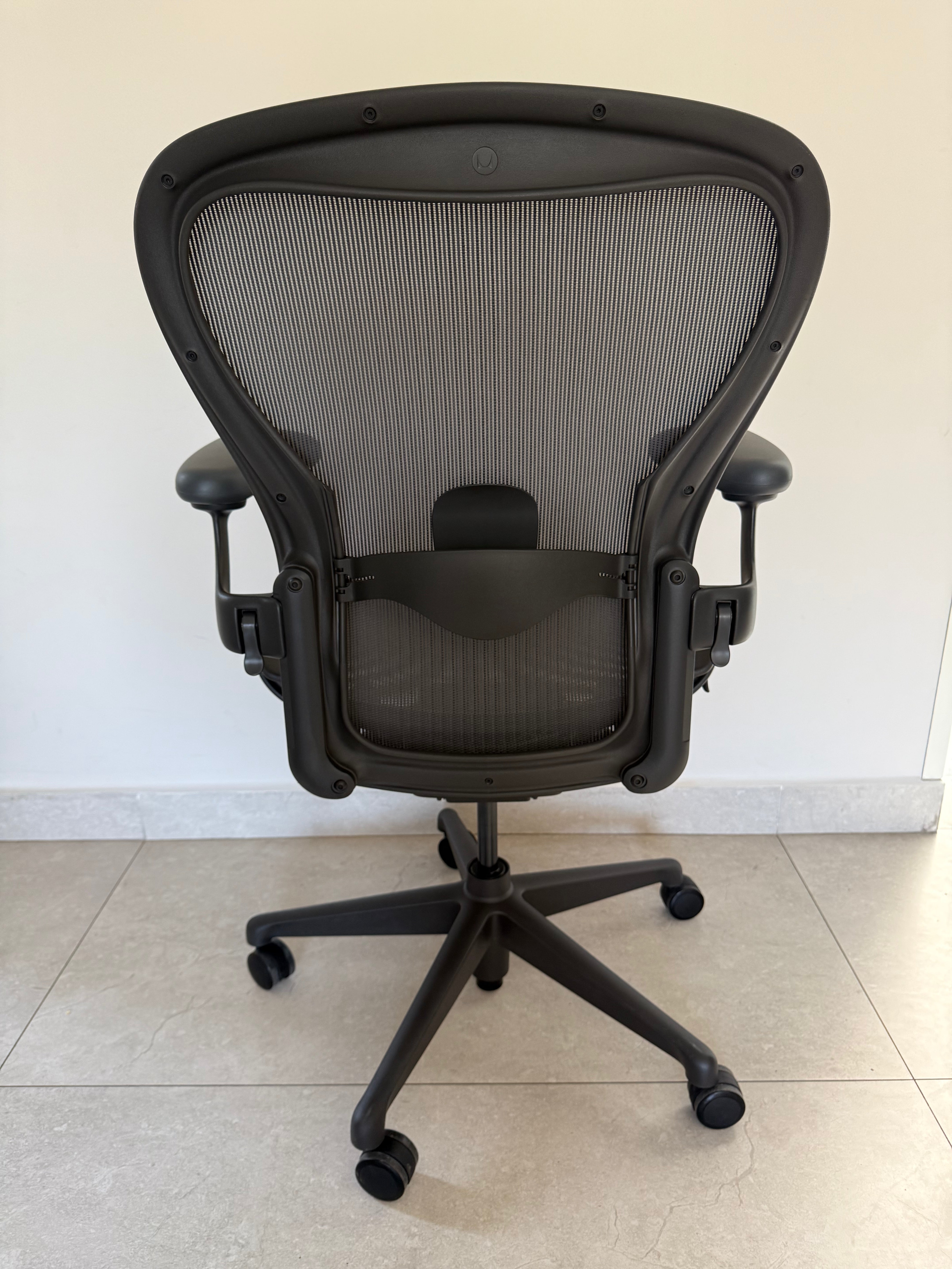 Aeron Herman Miller Grafito Remastered Talla C - Preowned